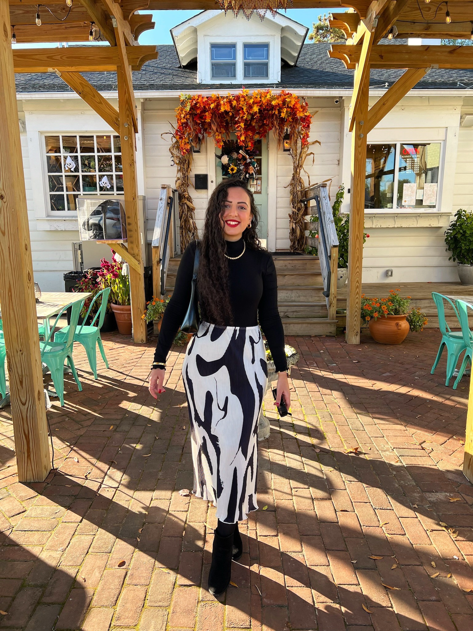 Monochrome for the day 🖤
.
Follow @its.sandyibrahim for more 🖤

#LTKstyletip #LTKworkwear

#LTKSeasonal