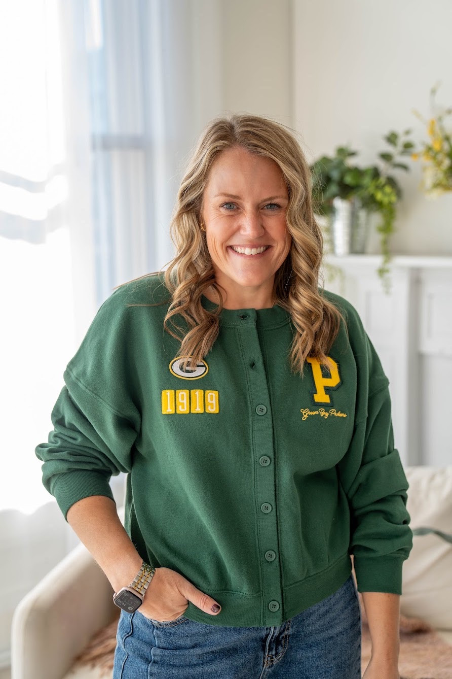 Game day outfit ideas! 🏈

Green Bay Packers  football season  football game  sweatshirt  jeans  casual outfit