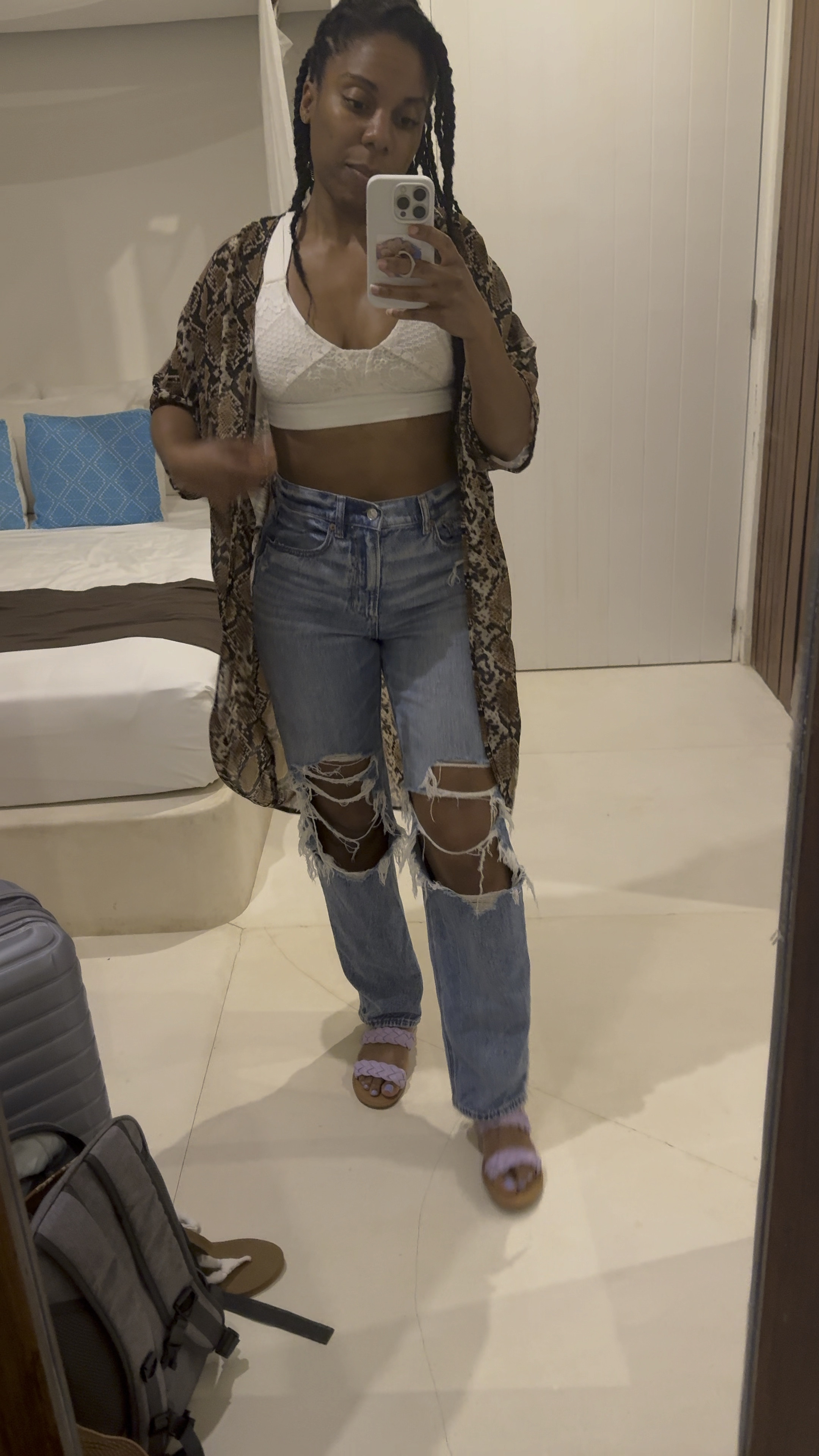 Comfy high waisted classic blue distressed jeans 