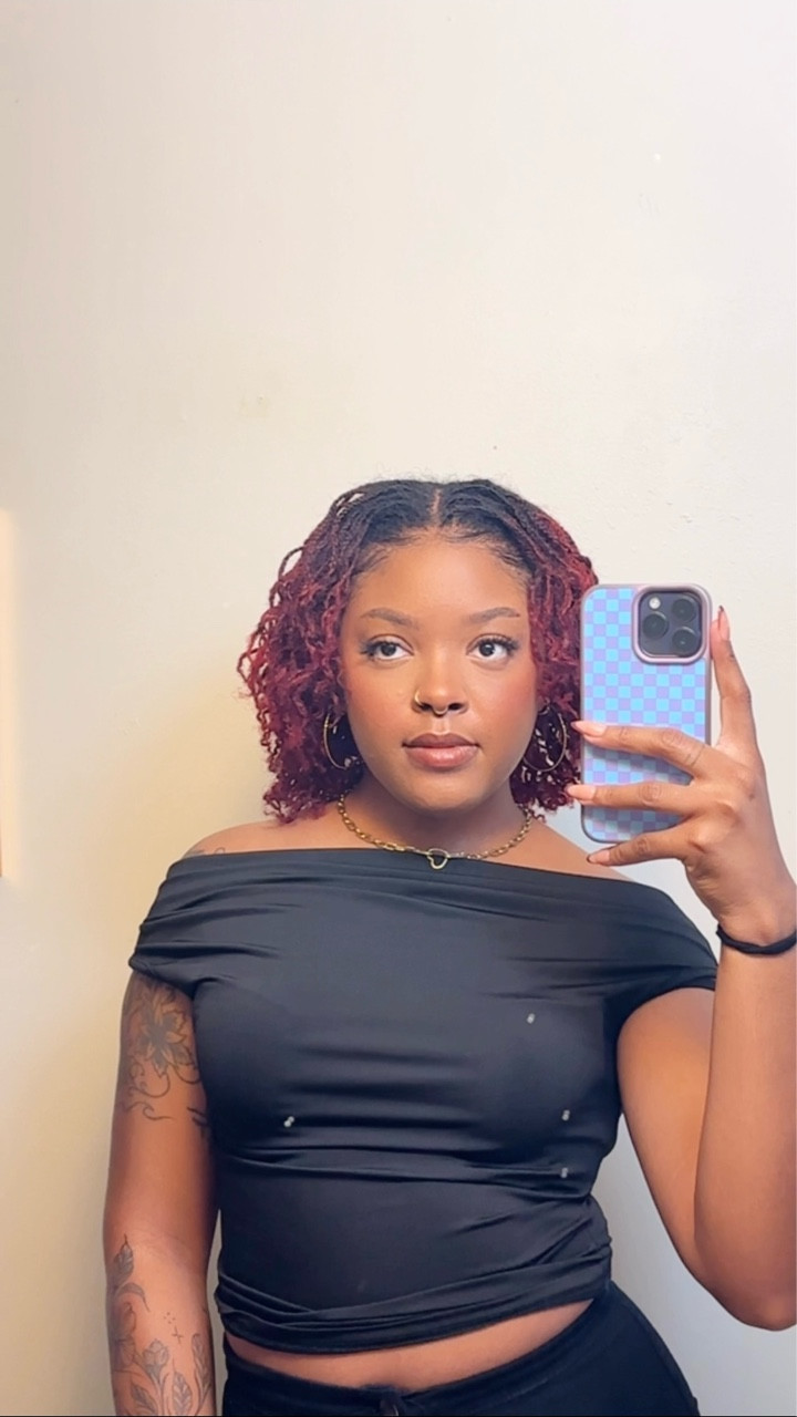 Let’s “unbox” a new micro loc style shall we 🤗 & correction I am NINE months micro loc’d! 
Hair inspo is from @tylerlaurenw ✨ 
I made sure to tag all products I use on my micro locs 

#microlocs #microlocsjourney #locstylesformen