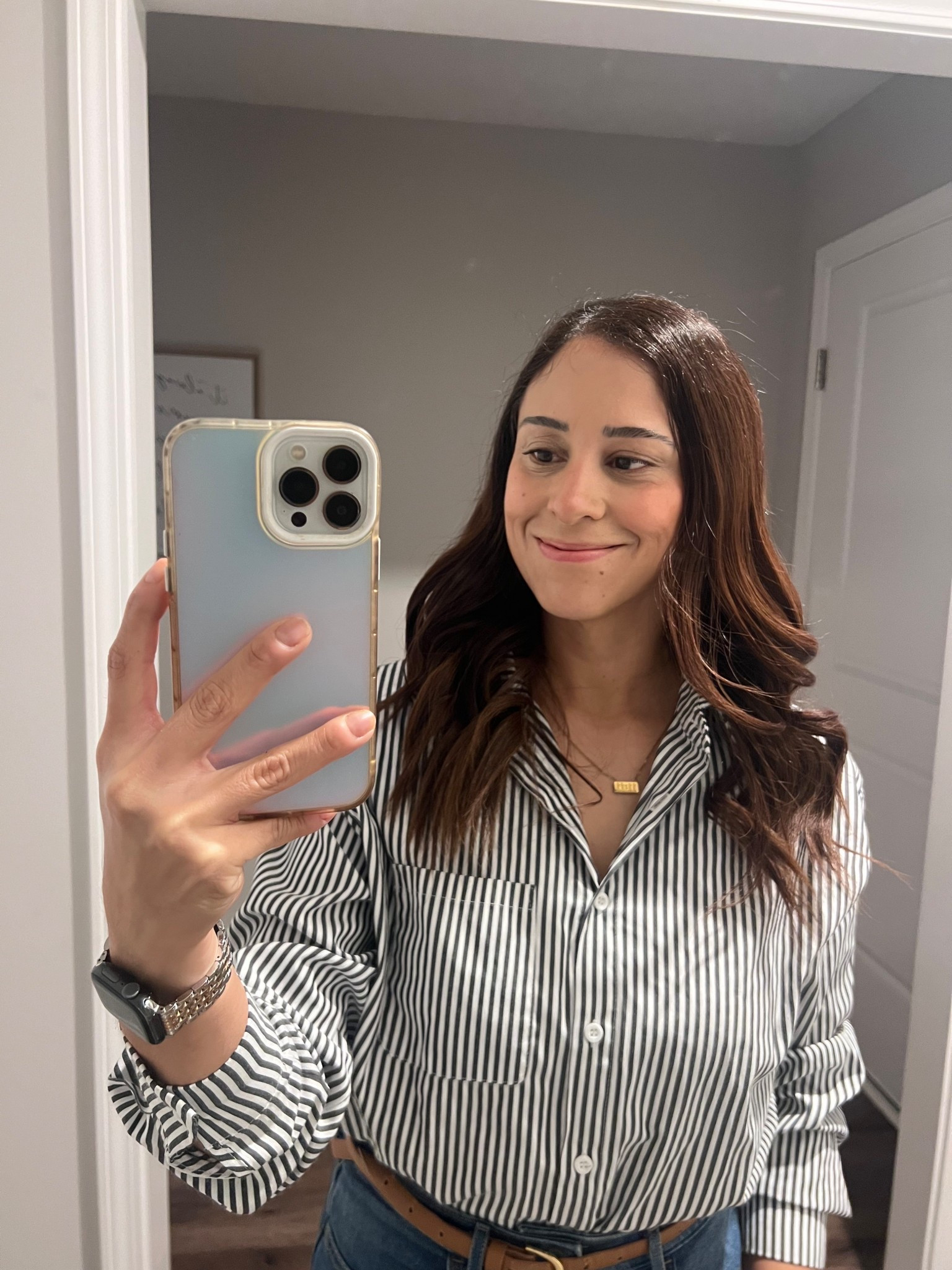 I love this button down shirt! Comfy, it looks elegant 