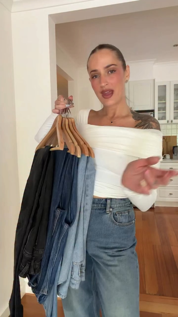 Henne denim round up

Looking to build out your winter wardrobe? 

I’ll compare Henne’s 3 most iconic styles 
Valentina 
Rory 
Gisela

If you have any questions put them in the comments. I’ll link all styles on my LTK 

@ltk.australia @henne_ #henne #denim #winterfashion #autumnfashion #tryon