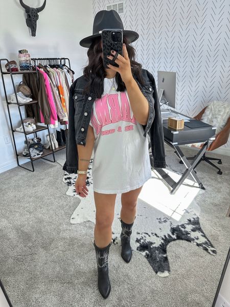 Tee — xs/s

Western grunge outfit | Taylor swift eras tour outfit | black western boots | Nashville outfit | country concert outfit | oversized tshirt dress 



#LTKstyletip #LTKunder50 #LTKshoecrush