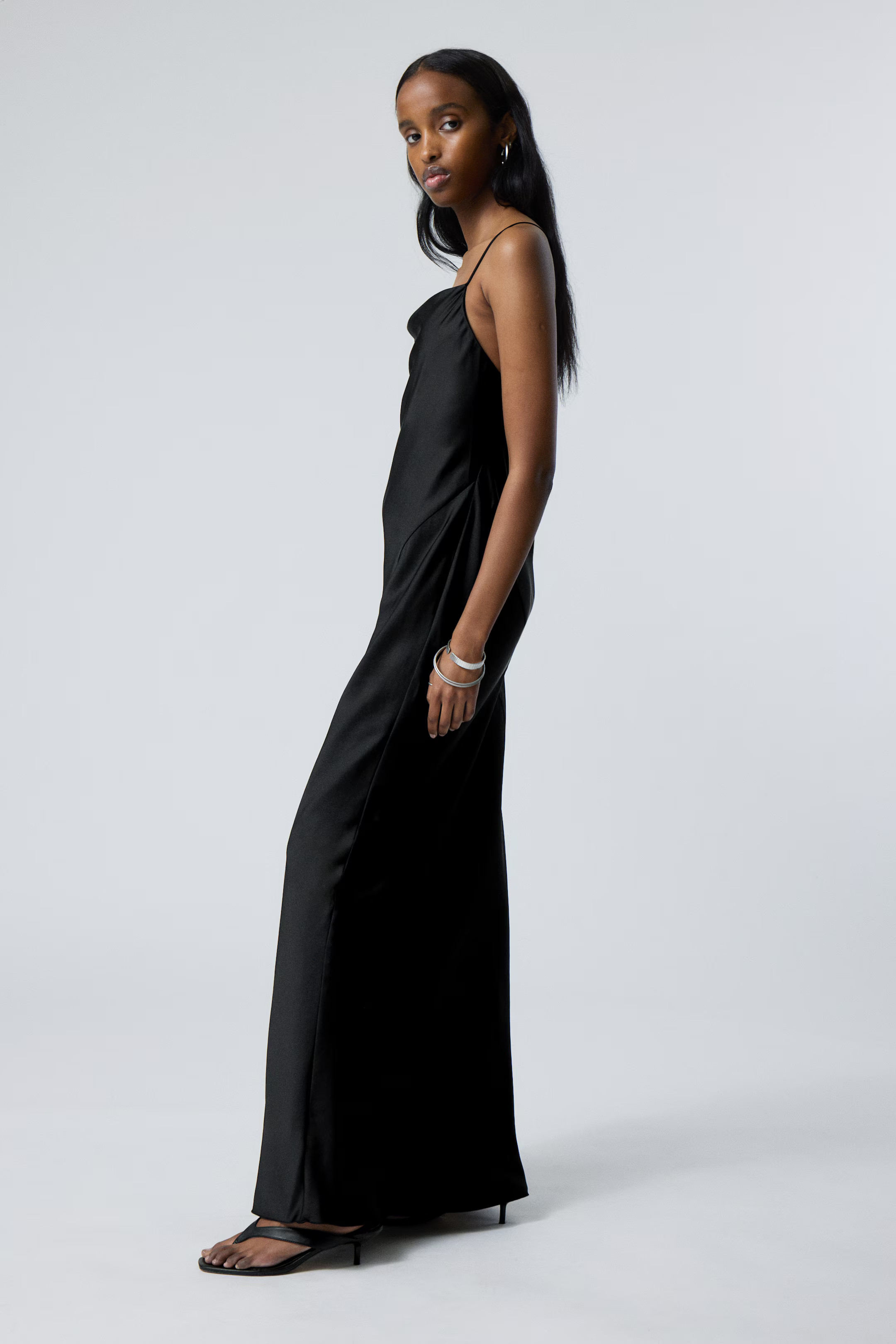 Maxi-Unterkleid aus Satin | H&M (DE, AT, CH, NL, FI)