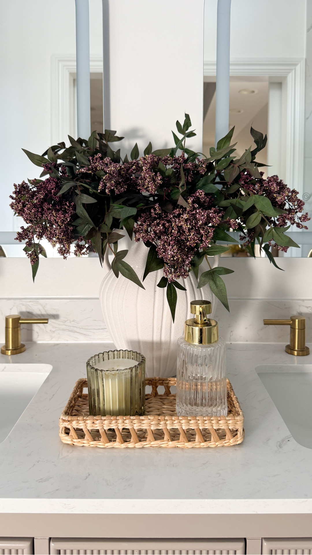 Viral stems alert 🌿 These beauties are finally back in stock (they always sell out fast 👀). I grabbed a few and love how realistic + full they look in a vase.

💡 Styling tip: gently separate the branches and use a blow dryer on low heat to fluff the leaves for that designer look.

Linked them all here so you can snag before they’re gone again!

#LTKhome #homedecorfinds #fauxstems #LTKdecor #modernorganicstyle


#LTKStyleTip #LTKSeasonal #LTKFindsUnder50