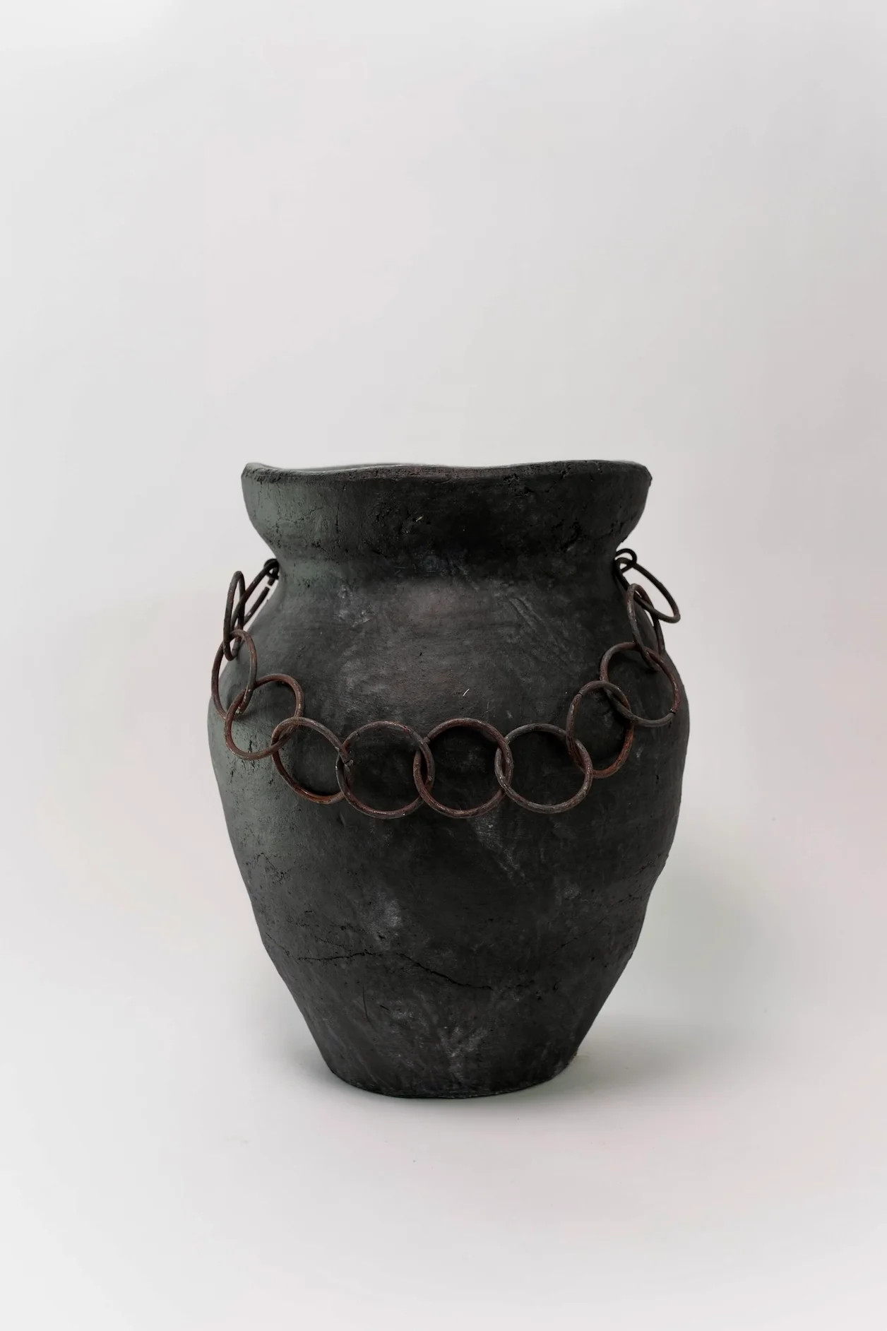 Terracotta Vase with Chain | THELIFESTYLEDCO
