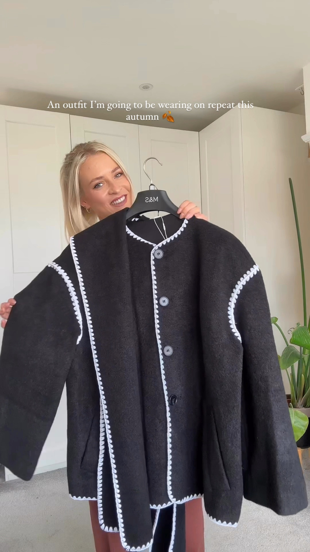 Wearing size large in the jacket! Shorts are from my brand Azura rose! 

Autumn outfit, fall fashion, fall outfit 