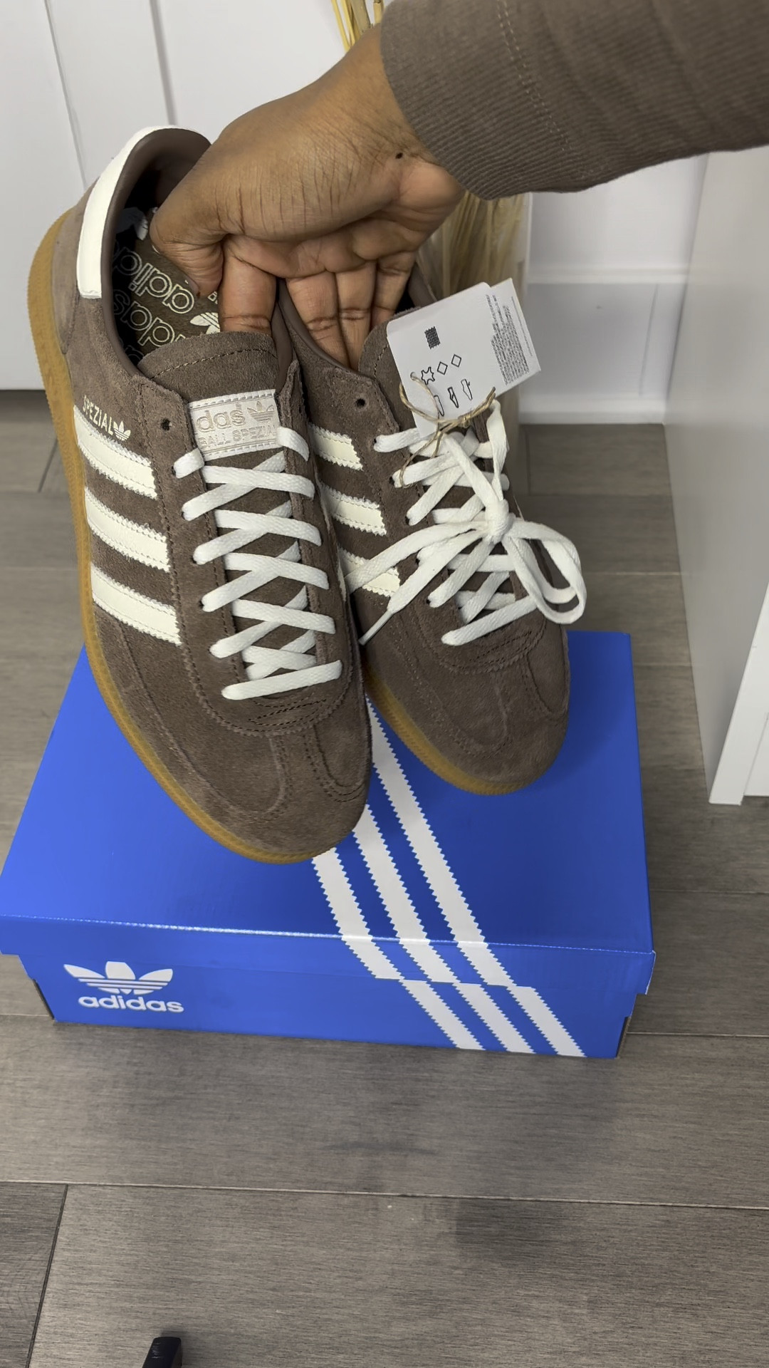Found the perfect sneakers for fall that will go with all my neutral outfits 🤎🍂🍁 Birthday gift from me to me ✨

Adidas handball spezial, fall shoes, new trainers, unboxing video, adidas trainers, women’s trainers

#adidaswomen #adidashanballspezial#adidastrainers #newshoes #newshoesday #newtrainers#unboxingvideo #unboxwithme #newshoe #browntrainers

***DISCLAIMER***
Please DM: Credit and Consent most be given to any/all media platforms & blogs that wish to repurpose/repost/licence Petitesophisticated original content as a post. Story shares are permitted without approval. 



#LTKstyletip #LTKautumn #LTKcanada