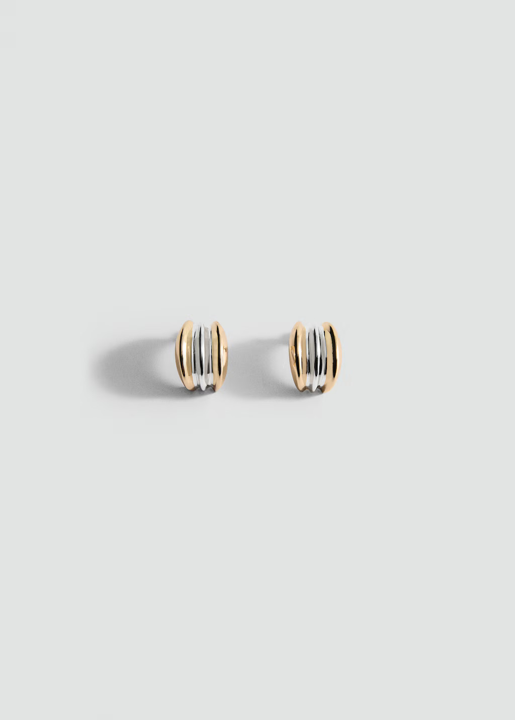 Hoop earrings with two-tone relief - Women | MANGO United Kingdom | MANGO (UK)