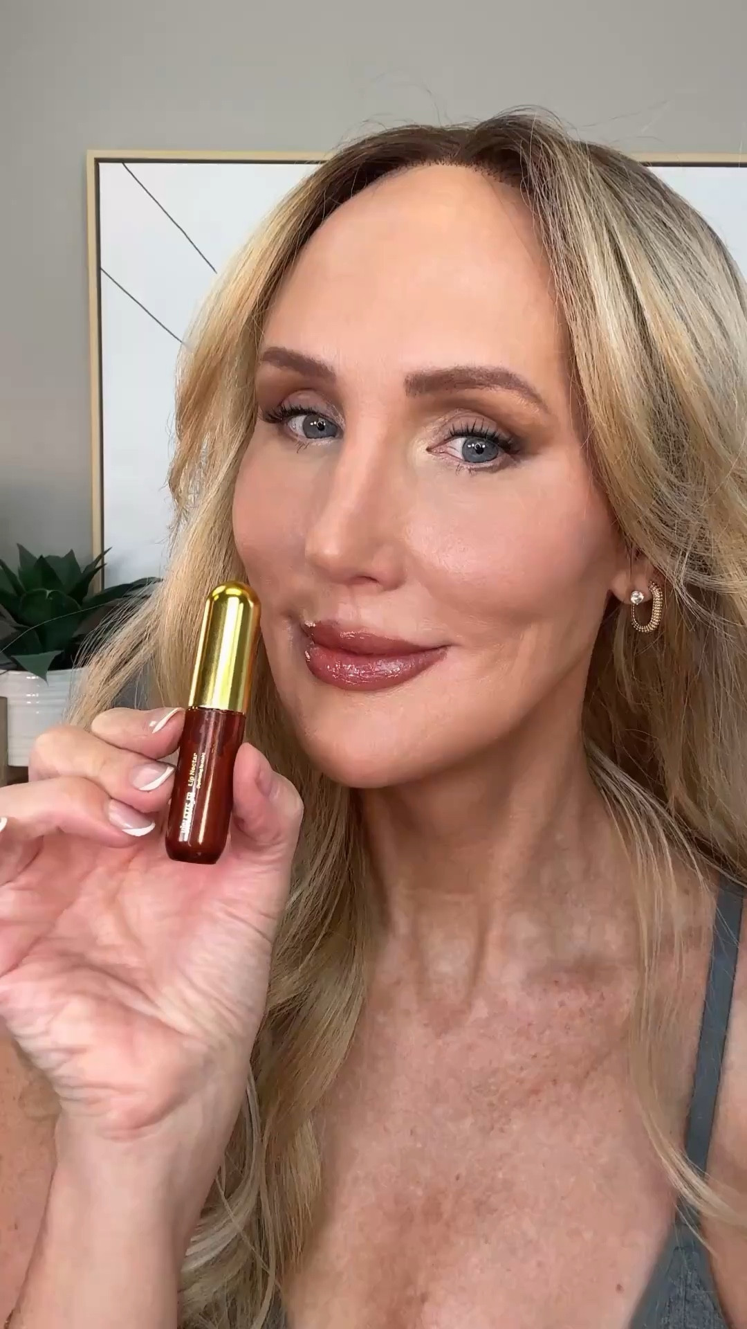 OBSESSED!  I’ve been eyeing up the Violette FR Lip Nectar in the shade Rose De Moab for several months and finally purchased!! Absolutely beautiful! 

#lipgloss #lipstick #makeup #makeupreview #violetteFR 