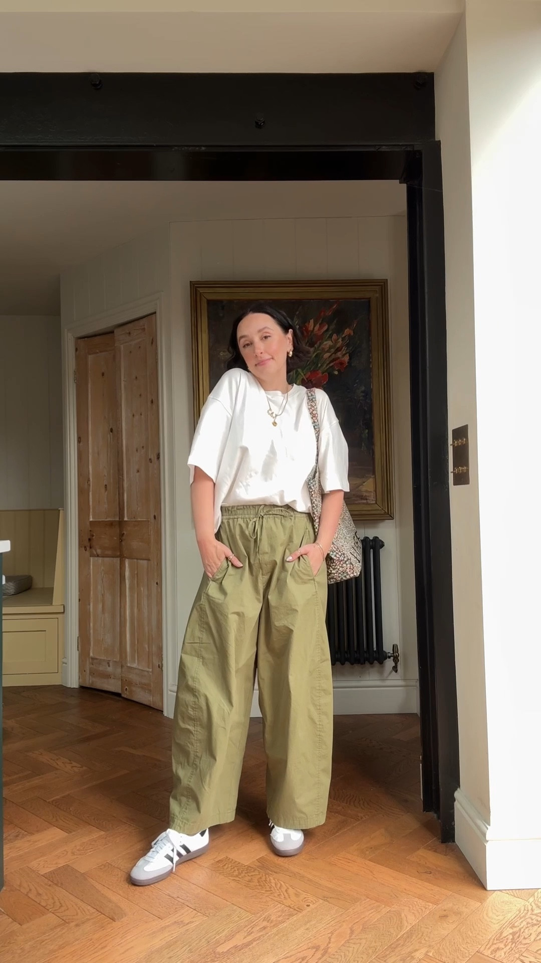 Over 40 midsize spring outfit idea 

Elasticated tie waist ballon trousers in khaki - cos
Ecru/off white boxy t-shirt - cos
Adidas samba trainers 



#LTKuk #LTKspring #LTKmidsize
