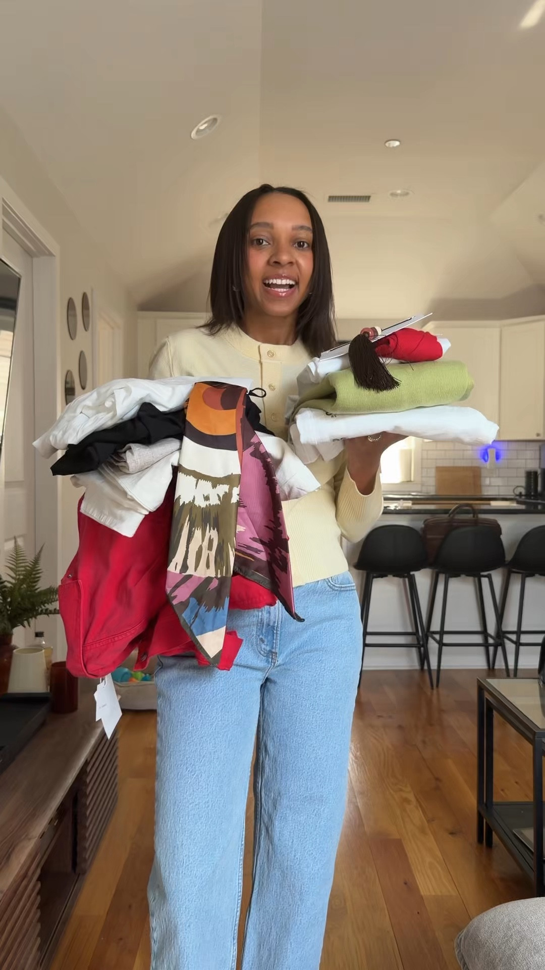 Zara Red jacket: 4088/605/600
Zara Bubble tee: 5063/316/250

Spring haul, summer clothes, sweater, jeans, linen pants, beaded necklace, red denim jacket, white jeans, try on haul