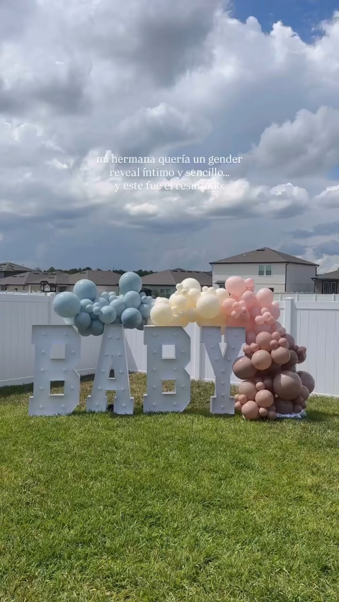 Preparando todo en casa tambien se puede conseguir un lindo resultado🧸✨. Comenta “GENDER” y te paso los links!! Te dejo más detalles aquí:

-Voting Poster: @officedepot - 18x24 (pedirlo con foamboard)
-Decoración de globos: marias_flowers_design
-Jarrones de vidrio: @dollartree 
-Flores: @publix