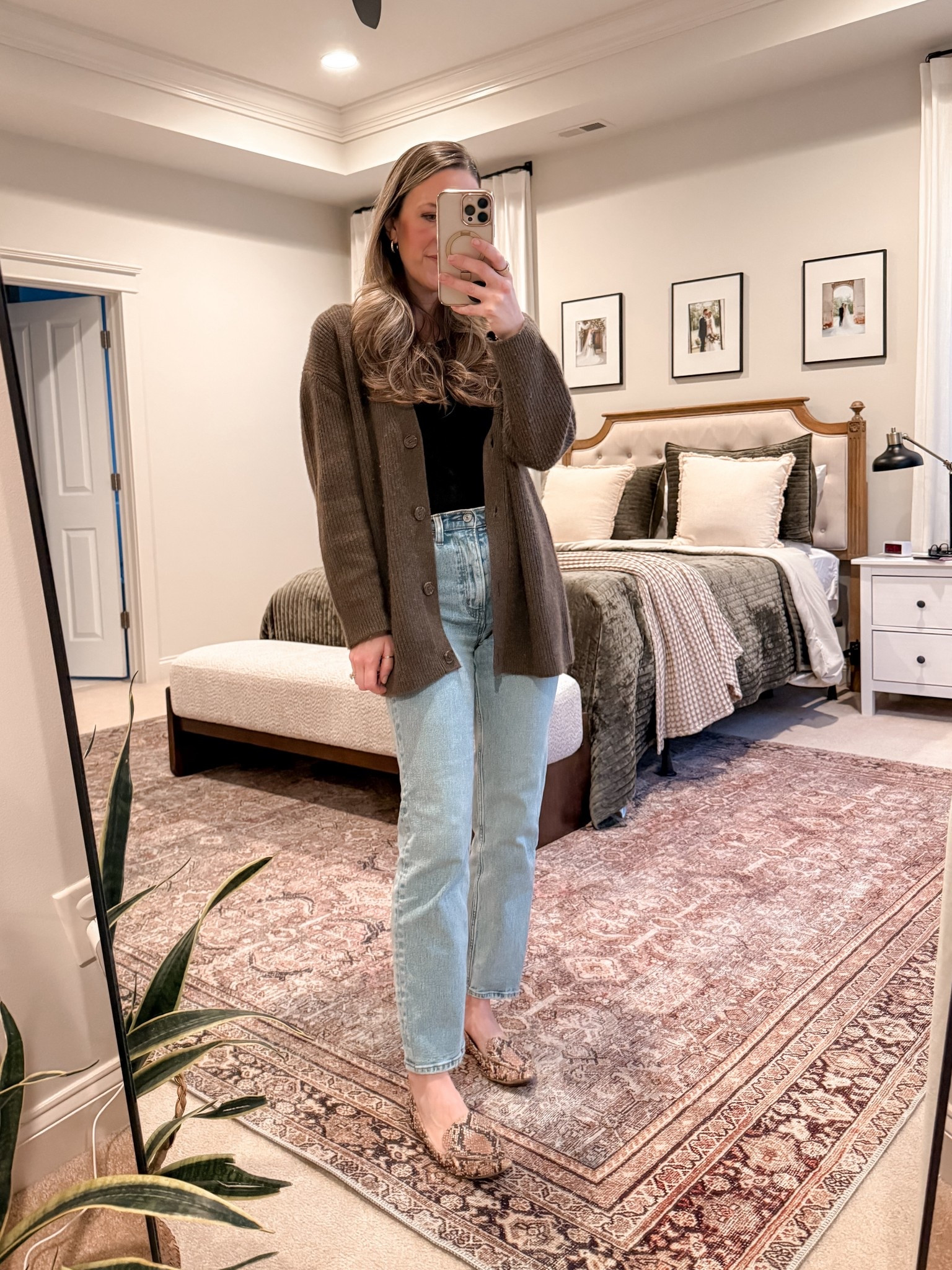 A cozy classic combo 🤎
Wearing the Quince Mongolian cashmere boyfriend cardigan (use code INFG-25SIMPLYCHICMAMA10 for 10% off) with my Abercrombie high-rise ankle straight jeans in light wash (25R). Easy, timeless, and perfect for everyday wear.

#LTKWinterStyle #QuinceCashmere #AbercrombieJeans #ClassicStyle #CapsuleWardrobe