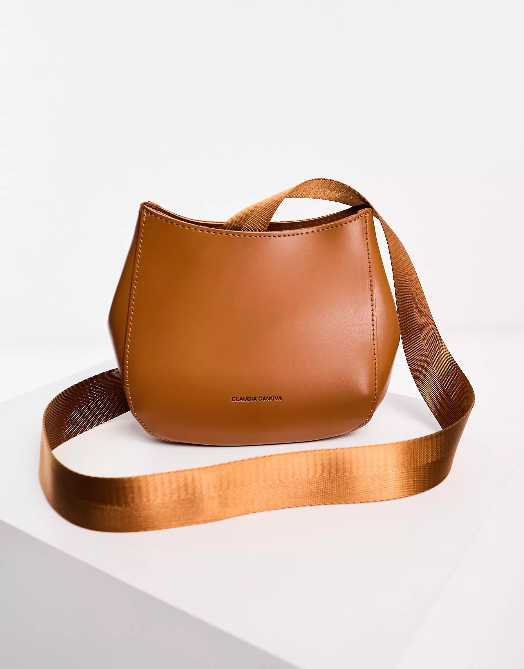 Claudia Canova curved shoulder bag with cross body strap in tan | ASOS (Global)