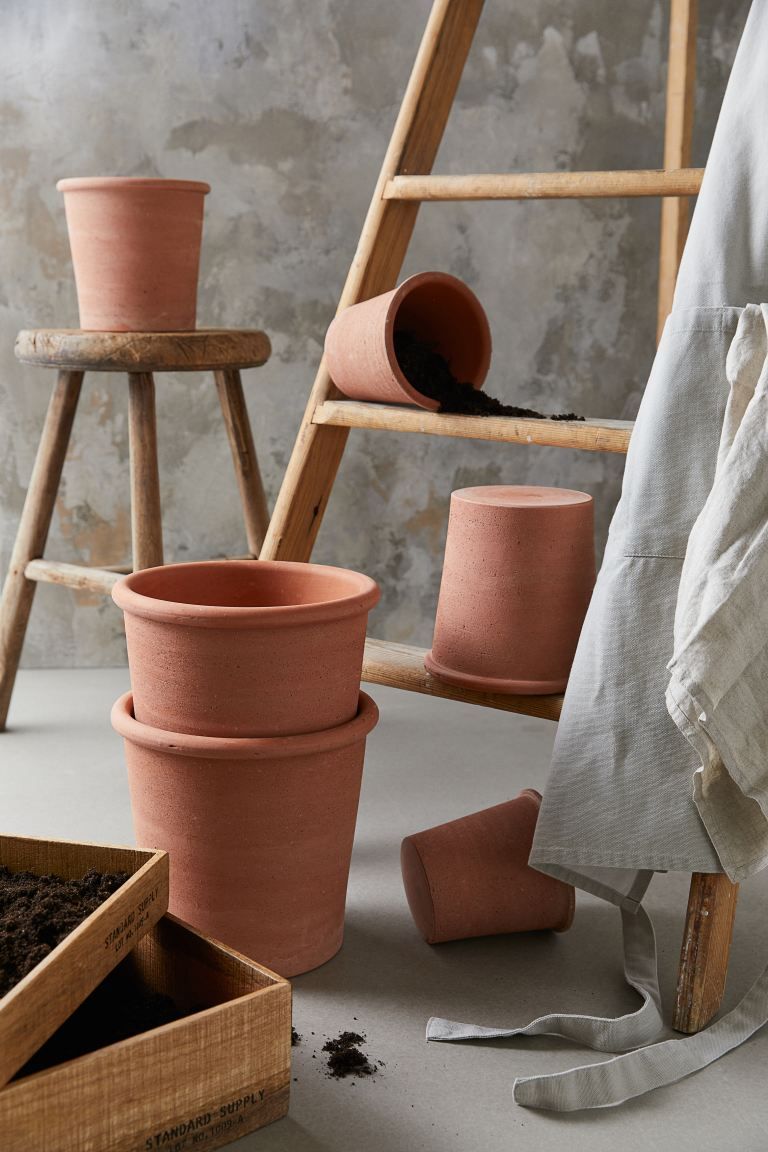 Large Terracotta Plant Pot | H&M (US + CA)