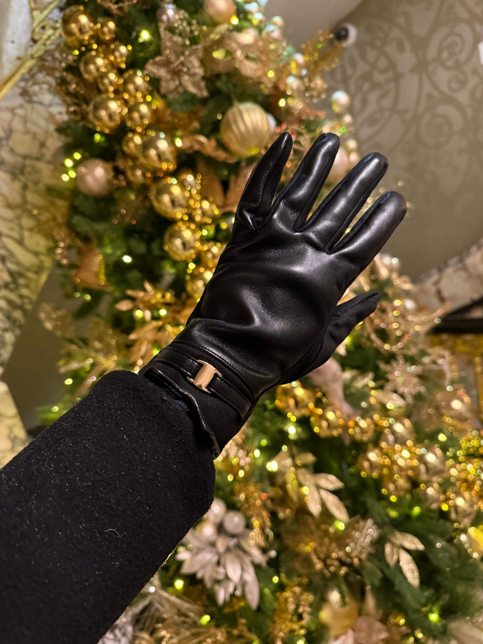 Elegant winter gloves ❄️