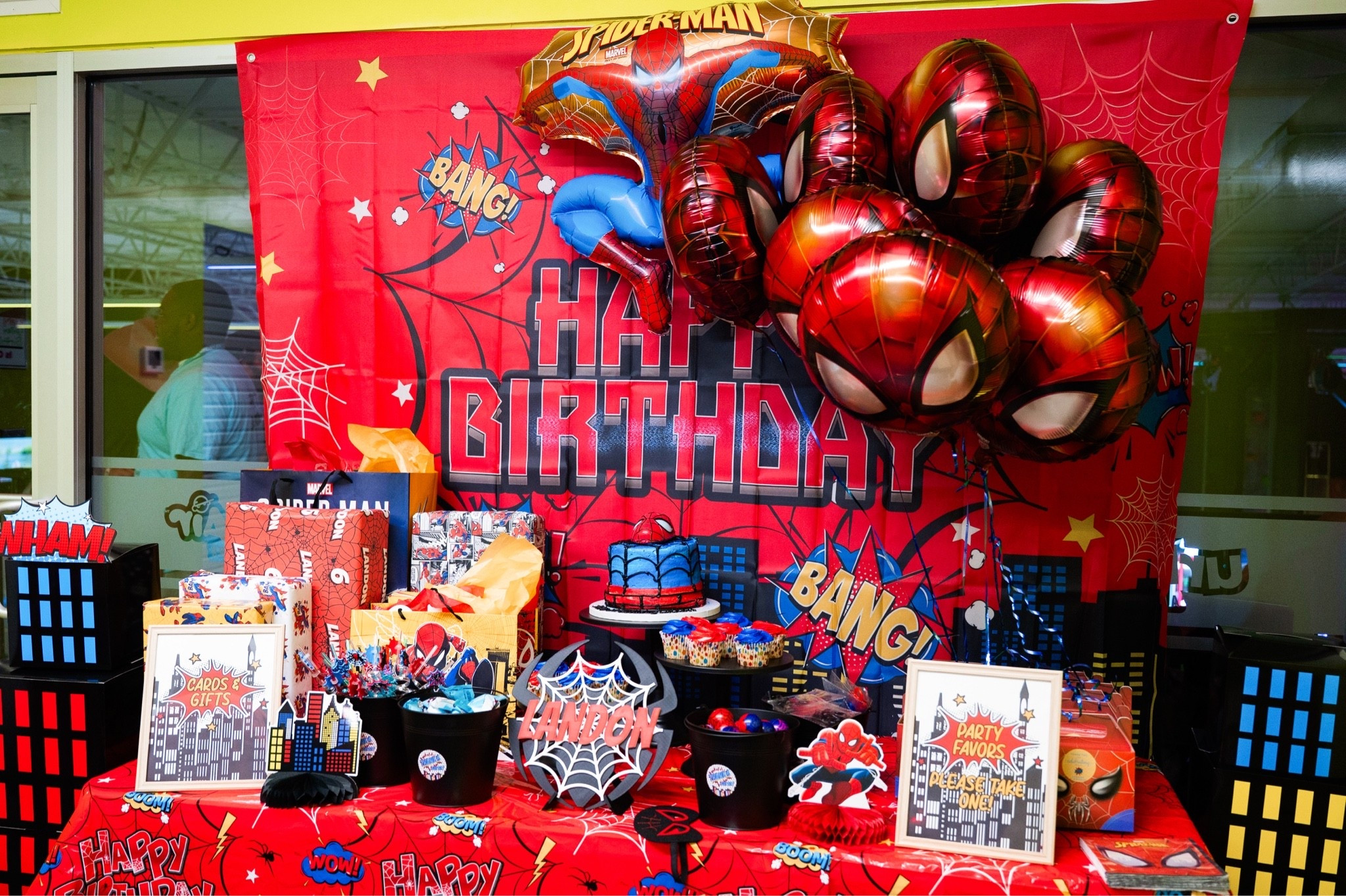 Kids spiderman cake treat favor
Table