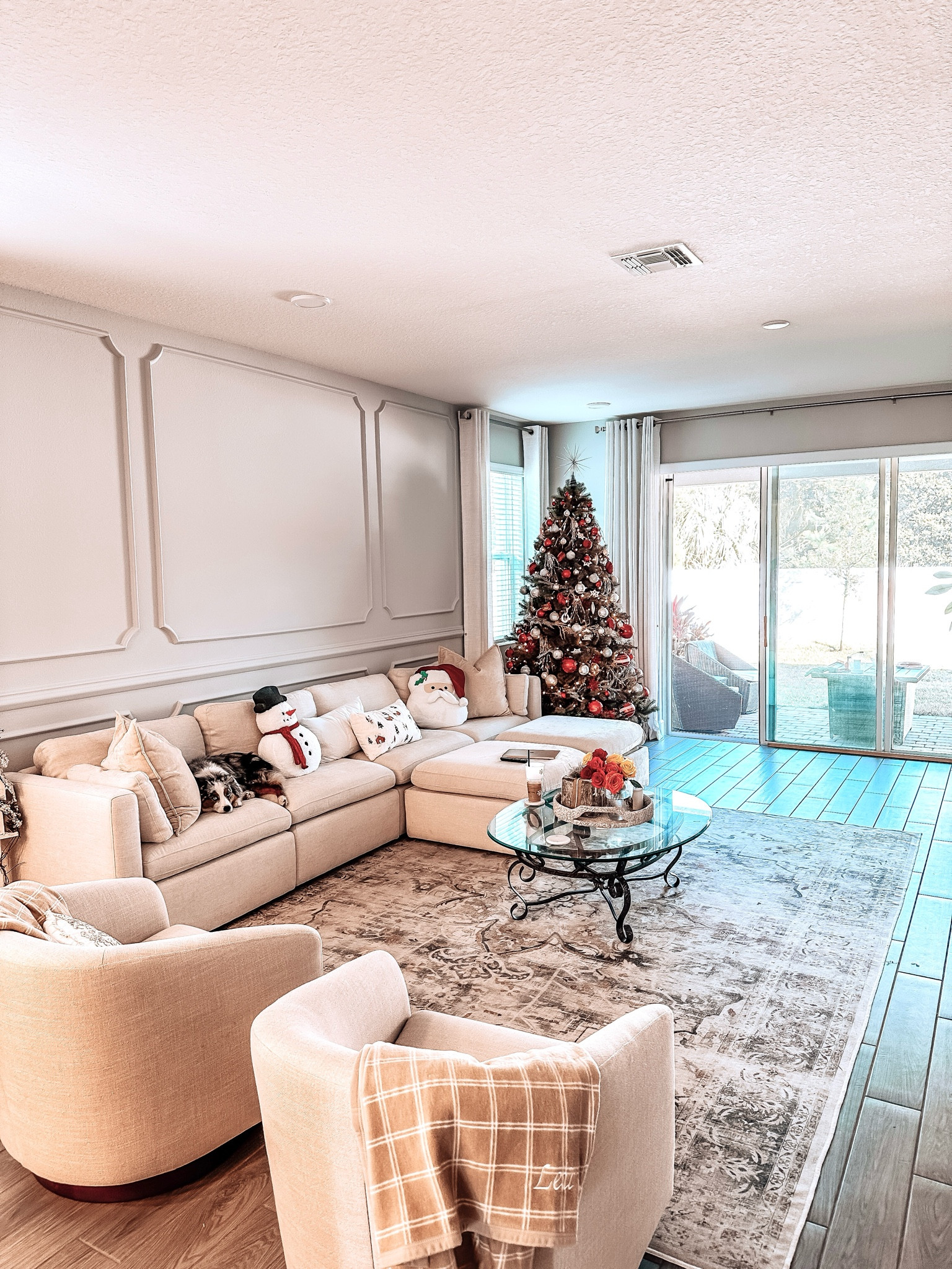 christmas living room 

#LTKSeasonal #LTKHoliday #LTKhome