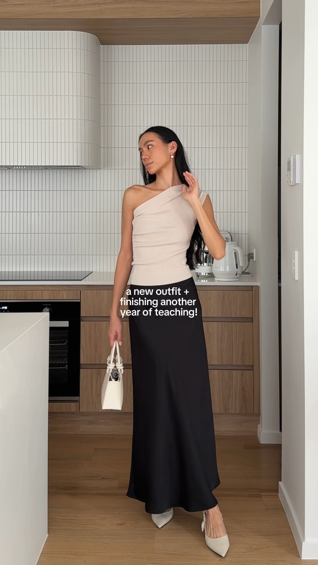 today’s teacher off duty outfit for the weekend! obsessed with this combo 🤍

exact top is the Milano top from Dotti in Mushroom but i’ve linked some similar & other cute alternatives for you! xx

#LTKsummer #LTKaustralia #LTKdatenight