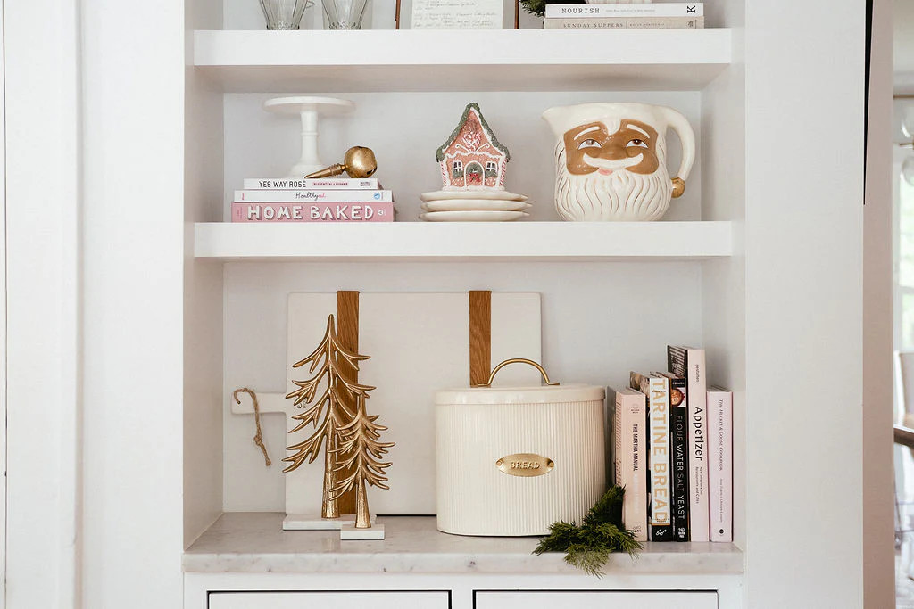 Small Green Garland Lighted Gingerbread House | Pink Antlers