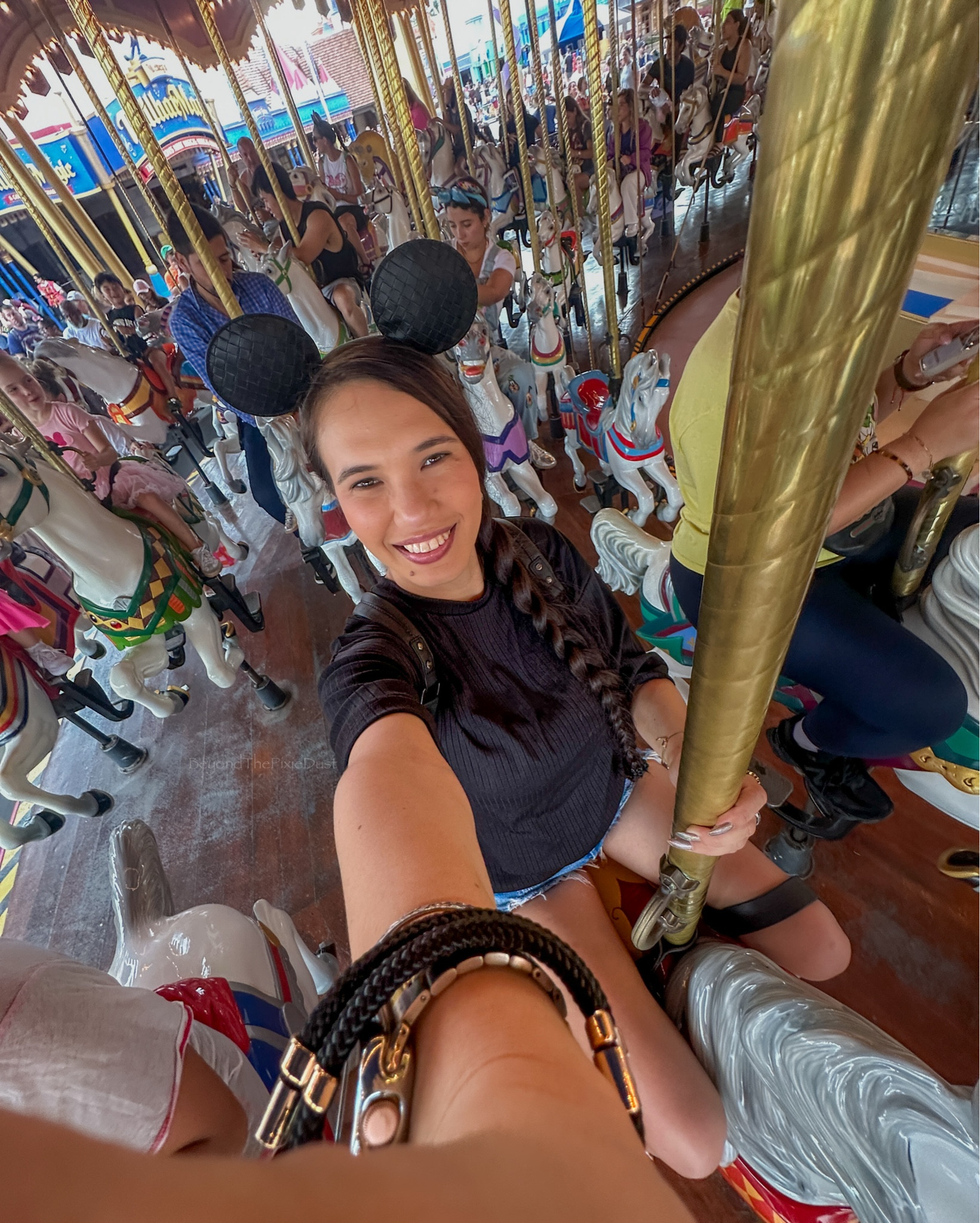 Park Day Ready 🎢 | Magic Kingdom Outfit
✨
Staying classic and comfortable for a full Disney day! I wore my favorite Levi’s denim shorts, a simple black tee, and my trusty white Converse sneakers—the perfect casual look for walking around Magic Kingdom.
✨
This outfit is lightweight and easy to put together! I linked everything I’m wearing along with similar items so you can recreate the look for your next Disney trip!
📍Magic Kingdom
👟 All-day comfort
🖤 Classic, effortless style
#DisneyOutfit #MagicKingdomStyle #LevisJeanShorts #LTKDisneyStyle #ComfyParkOutfit #DisneyDayLook #WhatIWore #DisneyOOTD #ConverseStyle #LTKBacktoSchool #ThemeParkOutfit

#LTKStyleTip #LTKTravel #LTKBeauty