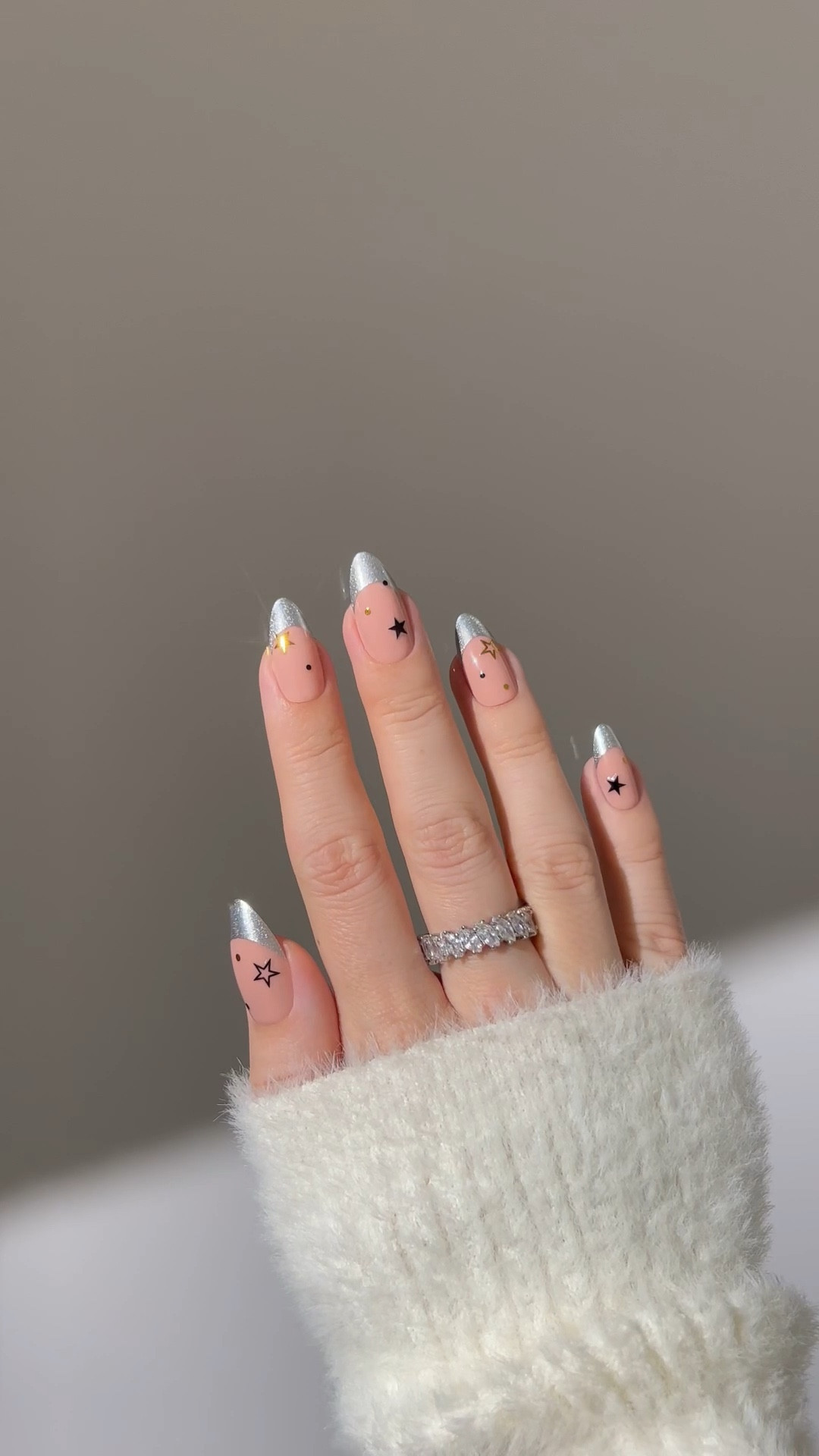 The prettiest Holiday press on nails ✨🪩⭐️ 

#LTKHoliday #LTKbeauty #LTKstyletip