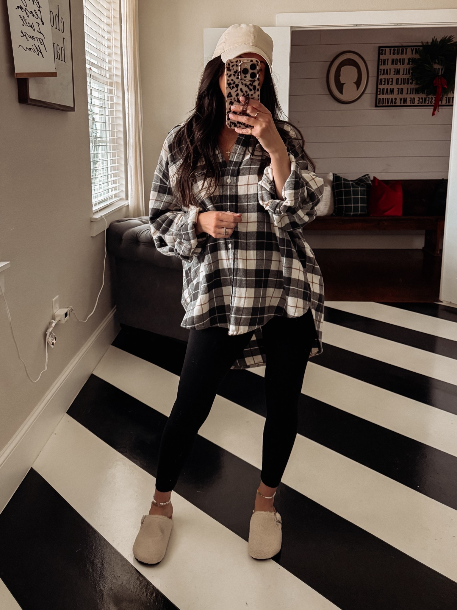 Comfy casual outfit
-flannel: S; these run oversized 
-leggings: tts
-sherpa clogs: tts

#LTKFindsUnder50 #LTKootd #LTKmomlife