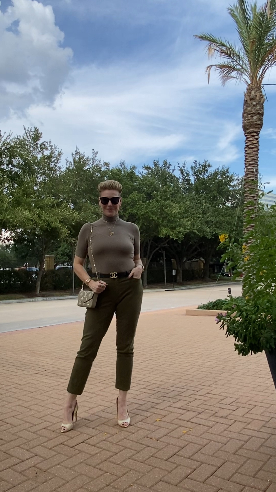 Easy fall style in army green #fallstyle #falloutfits #falltops 

#LTKVideo #LTKworkwear #LTKmidsize