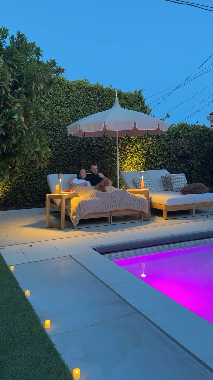 The best date nights are in the backyard! 

backyard l summer l pool l movie night 