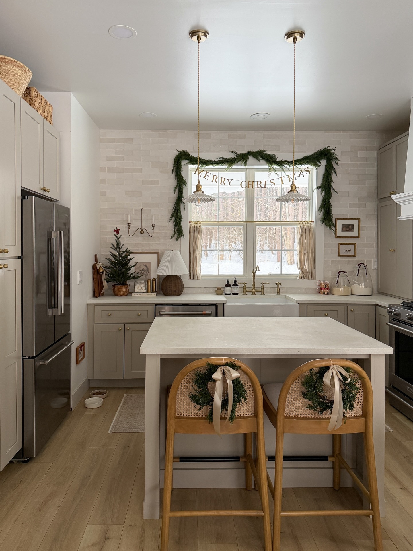 Happy December!!! Here’s our Christmas kitchen 🎄❤️✨

#LTKCyberWeek #LTKHoliday #LTKHome