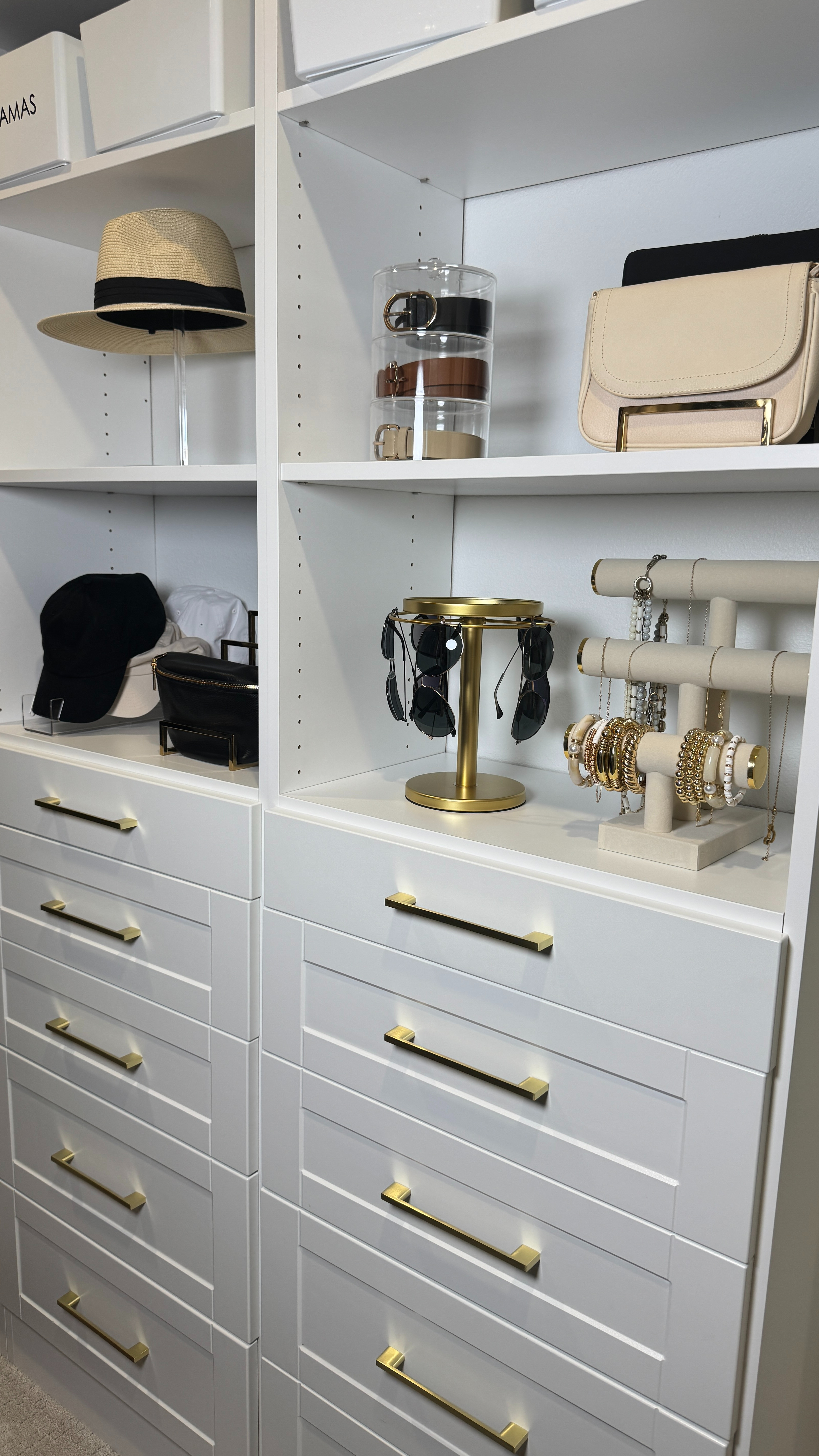 New year closet organization goals? 👏
Amazon closet organizers that help create a clean, functional space without a full redo. These are my favorite storage and organization finds and they’re on sale right now, perfect for a fresh start. 

 #LTKHome