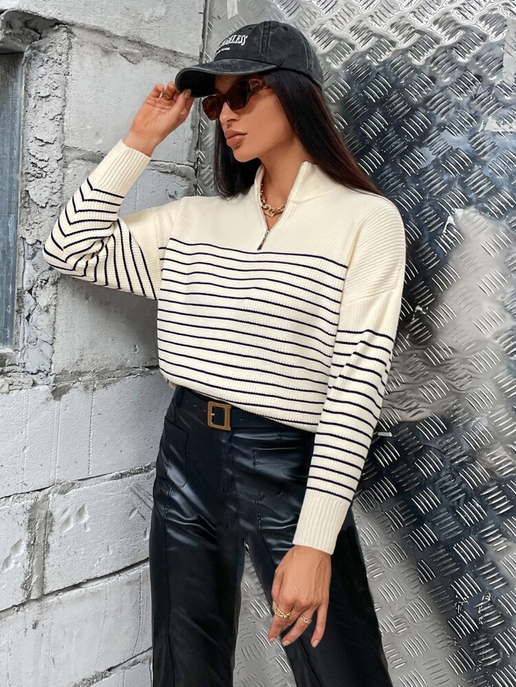 Jersey con patrón de rayas de hombros caídos cremallera cuarta | SHEIN
