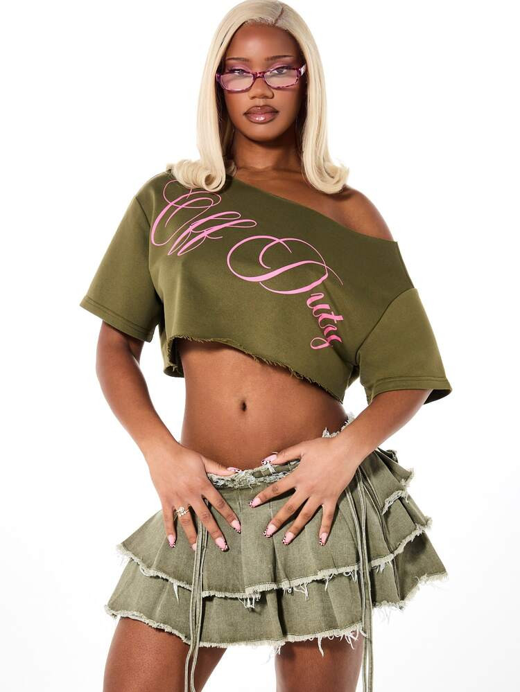 SUMWON Plus Size Off Shoulder Crop Top With Cursive Script Print And Raw Hem Detail For Summer Fe... | SHEIN