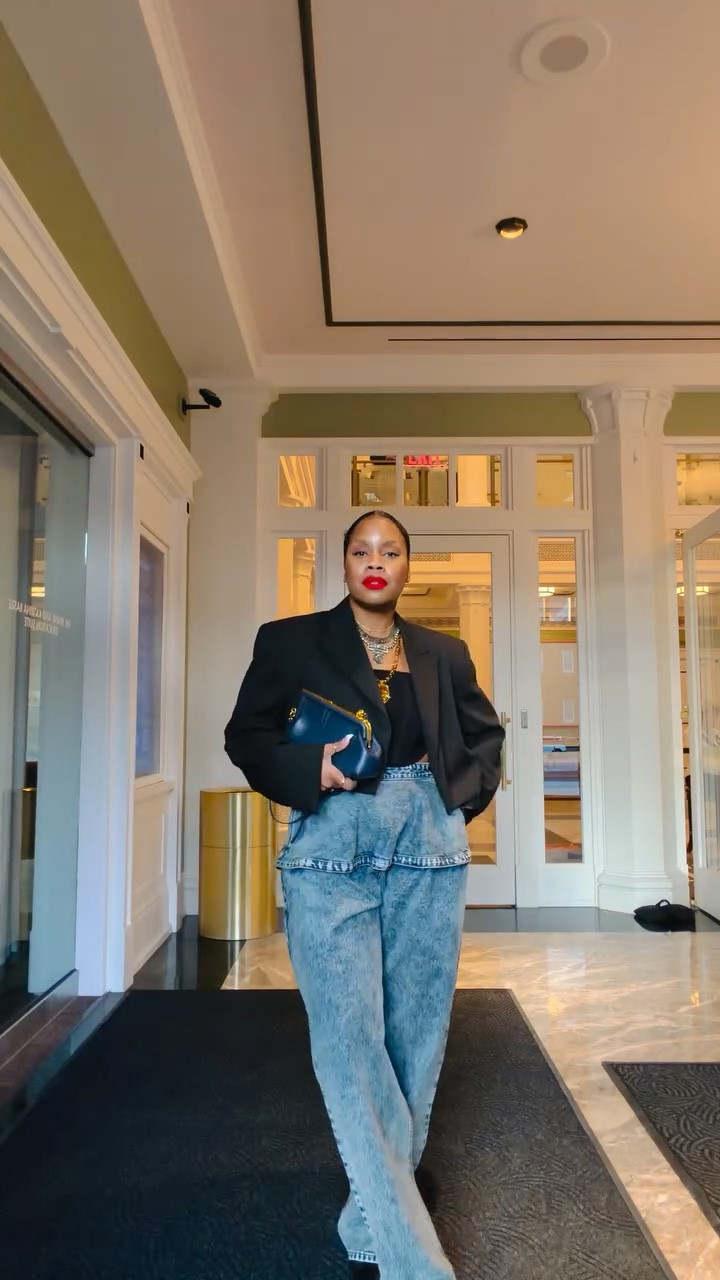 Hey boo! My hubby brought up this song the other day about how much I used to love it so I had to use the audio! 😂 Still a classic imo! 

Hosted clients at a symphony concert last night for work so I had to do a lewk! What y’all think?
•
•
Symphony lewk, elevated denim, jeans style, blazer style