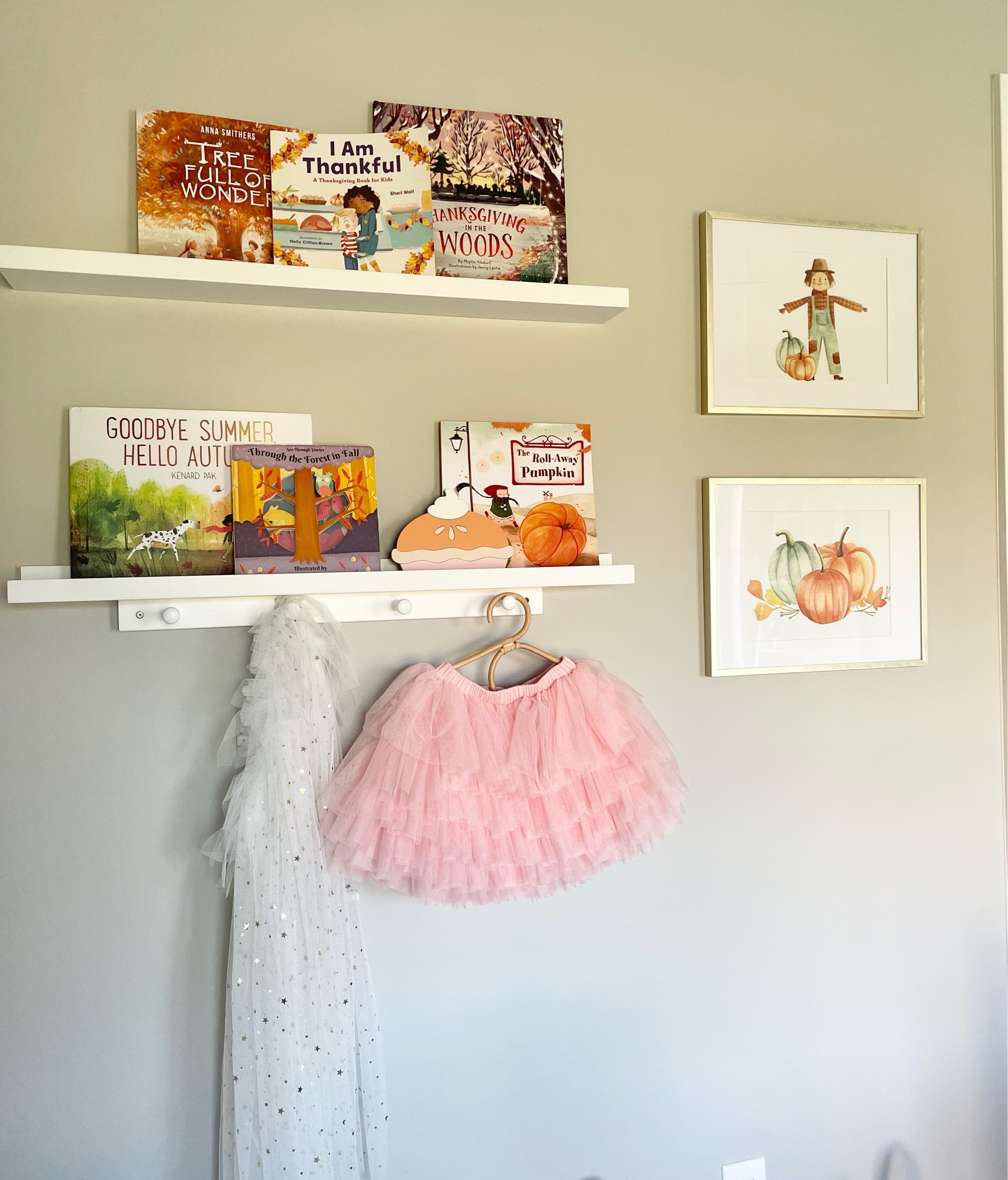 Kids thanksgiving books, kids seasonal books, seasonal kids decor, kids fall books, November books for kids 