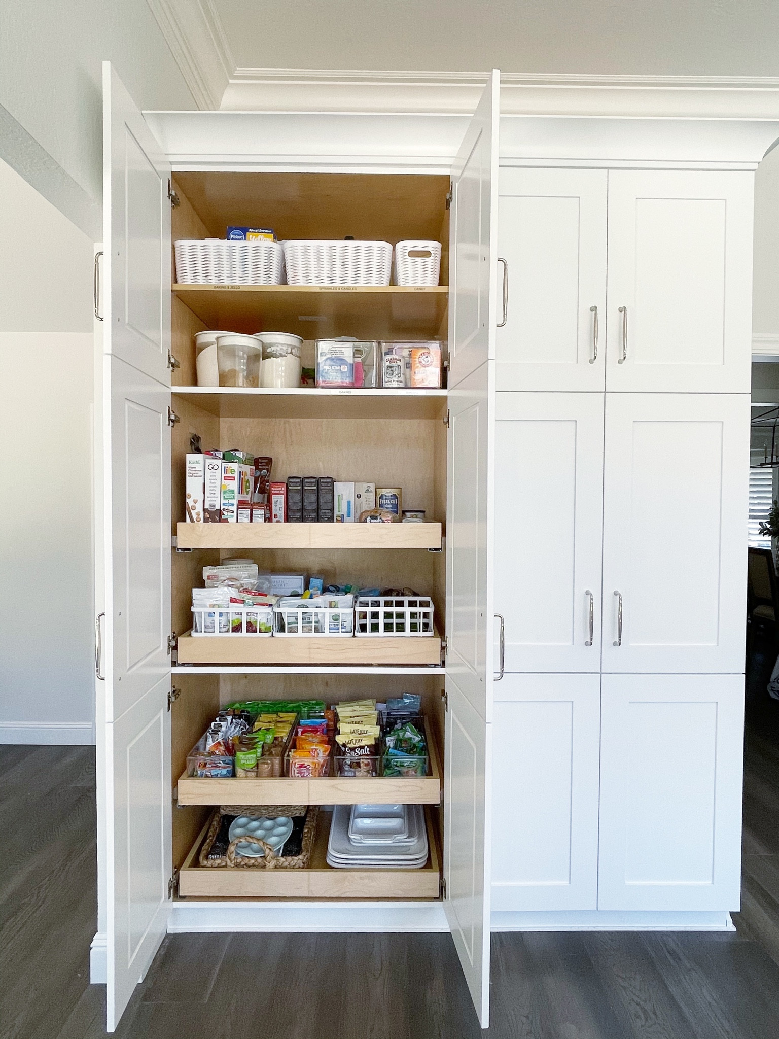 Well, that 70 degrees didn’t last long - back to pouring rain for us in the Bay Area. Not complaining … more time to get a head start on spring cleaning 🧽👏🏻

Your pantry - no matter how big or small - is always a good place to start decluttering efforts. In general, there’s expired items or foods you aren’t eating…and because we touch this space multiple times a day, it might need a quick tidy. Don’t let social media fool you - not everything needs to be decanted or binned. Just organize in a way that makes you happy and makes the most of your space!



#LTKkids #LTKfamily #LTKhome