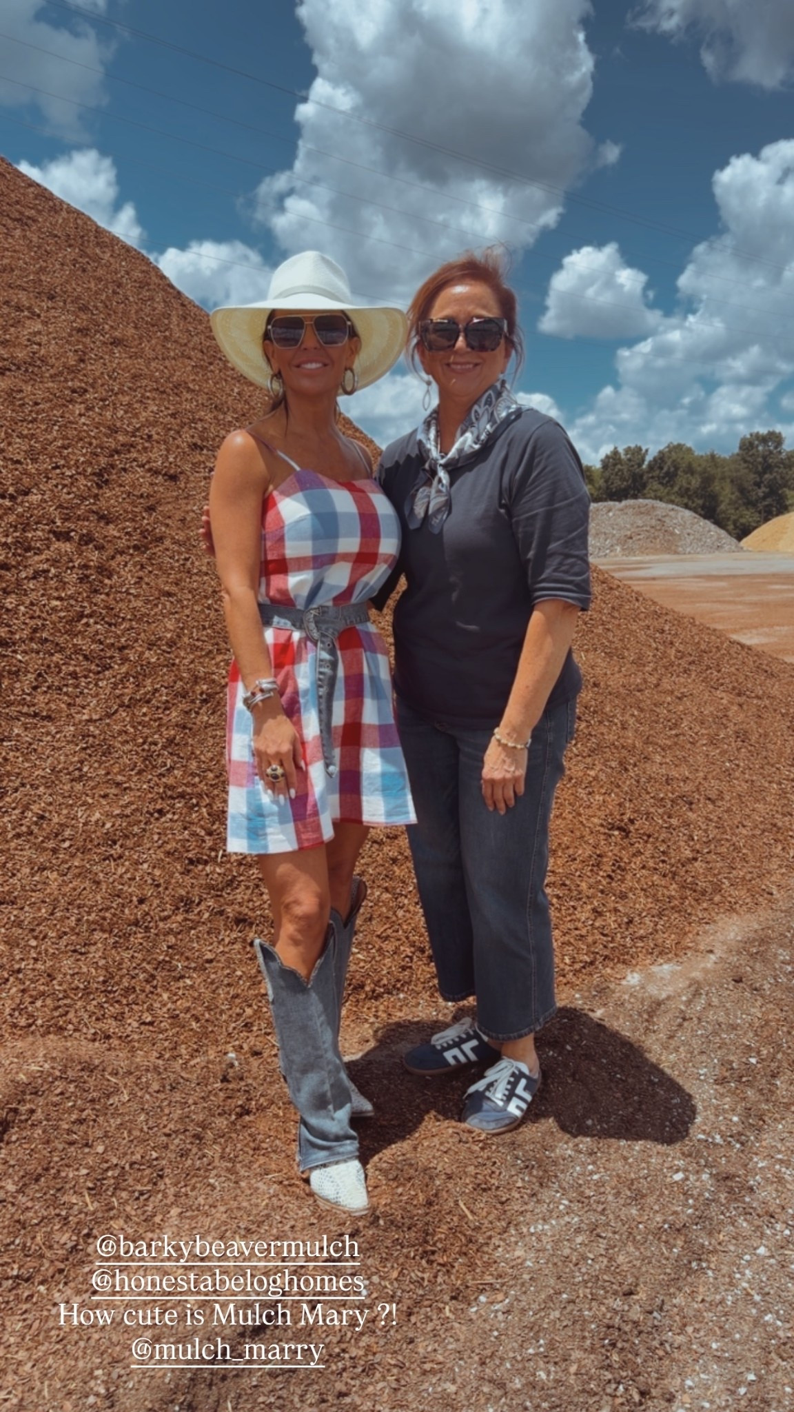 @barkybeavermulch 
@honestabeloghomes 
How cute is Mulch Mary ?! 
@mulch_marry