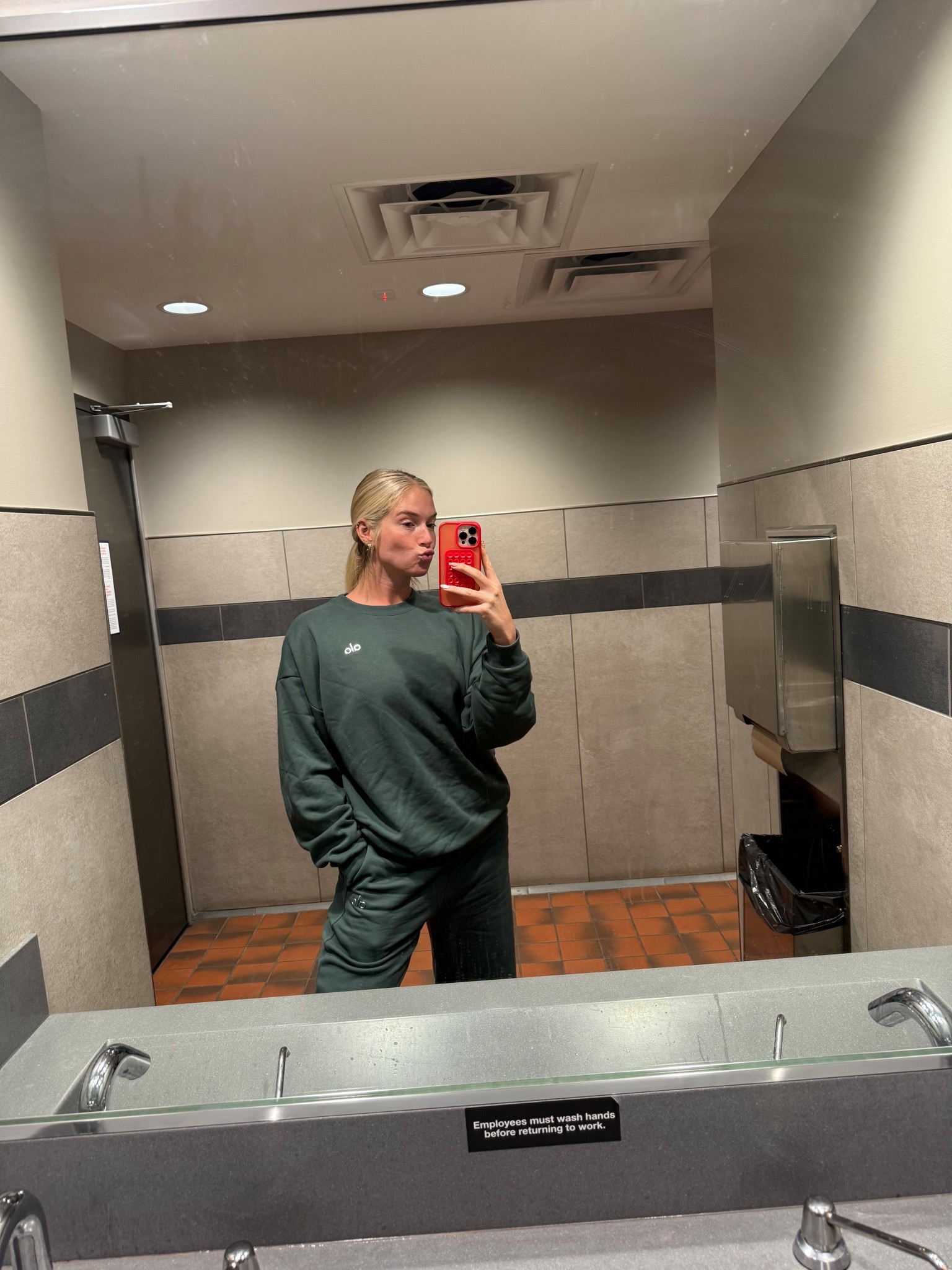 Travel día!!! Loveeeee this color & new set from Alo😍

#LTKootd #LTKHoliday #LTKActive