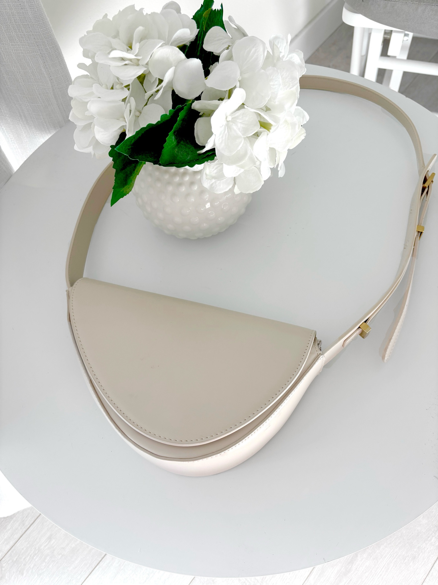 Casual chic crossbody cream bag 🥥

White crossbody bag, cream crossbody bag, cool crossbody bag, light crossbody bag, cute casual bag 

#LTKitbag #LTKstyletip
