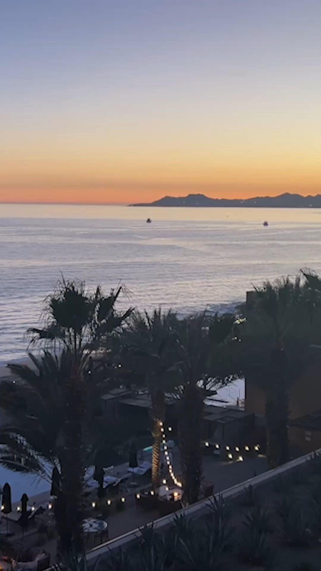 Cabo San Lucas is more than margaritas and nightlife 😅Here are 10 things I’d actually do again on my first trip — from El Arco and whale watching to La Paz day trips and lazy resort days.Save this for your Cabo itinerary 🌴

#LTKTravel #LTKSaleAlert #LTKvlog
