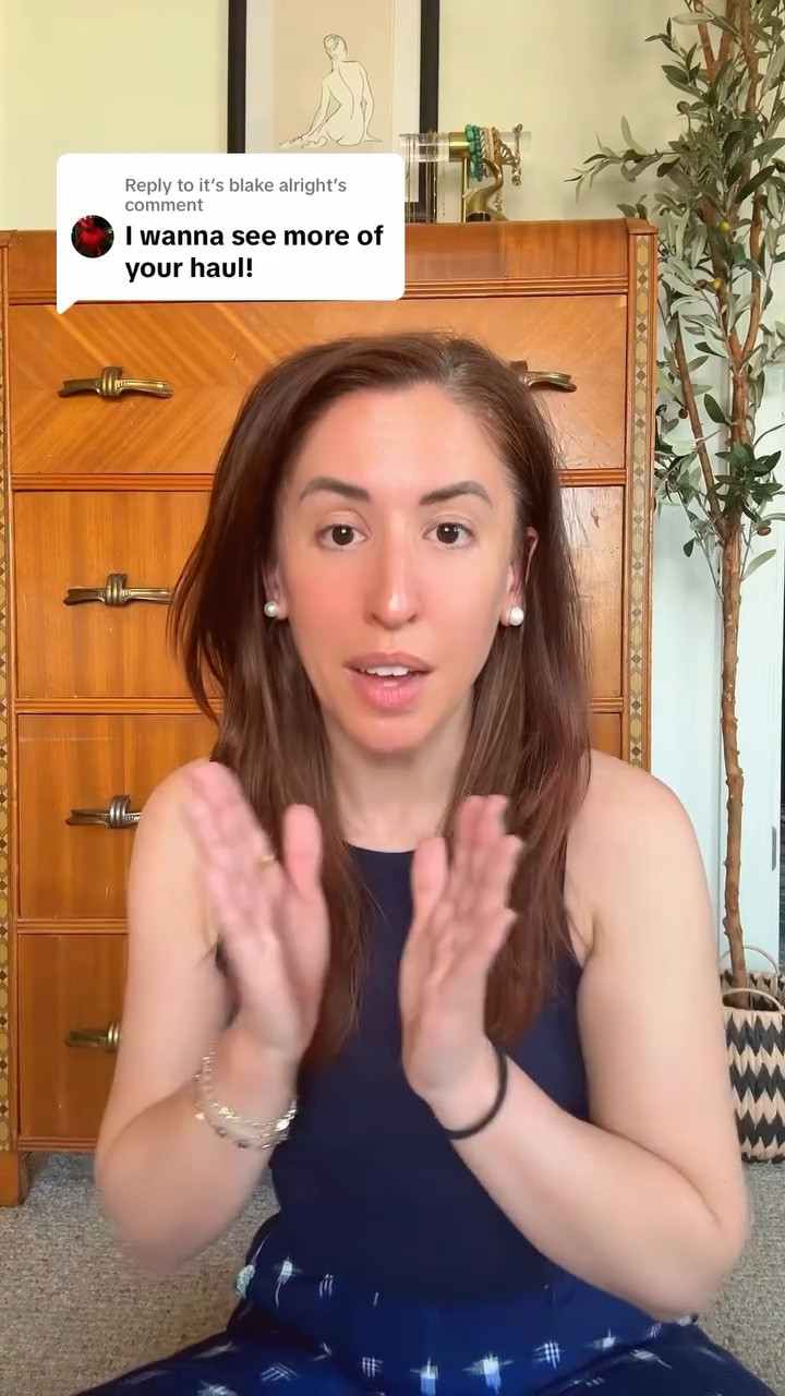 Barcelona shopping haul (saved the best for last 😉)! 

Pill case: @leswingvintage 
Vintage Levi’s: @ilcapovintagekilo 
Mermaid necklace: @moirai.market 
Chloe bag: @cottonvintage