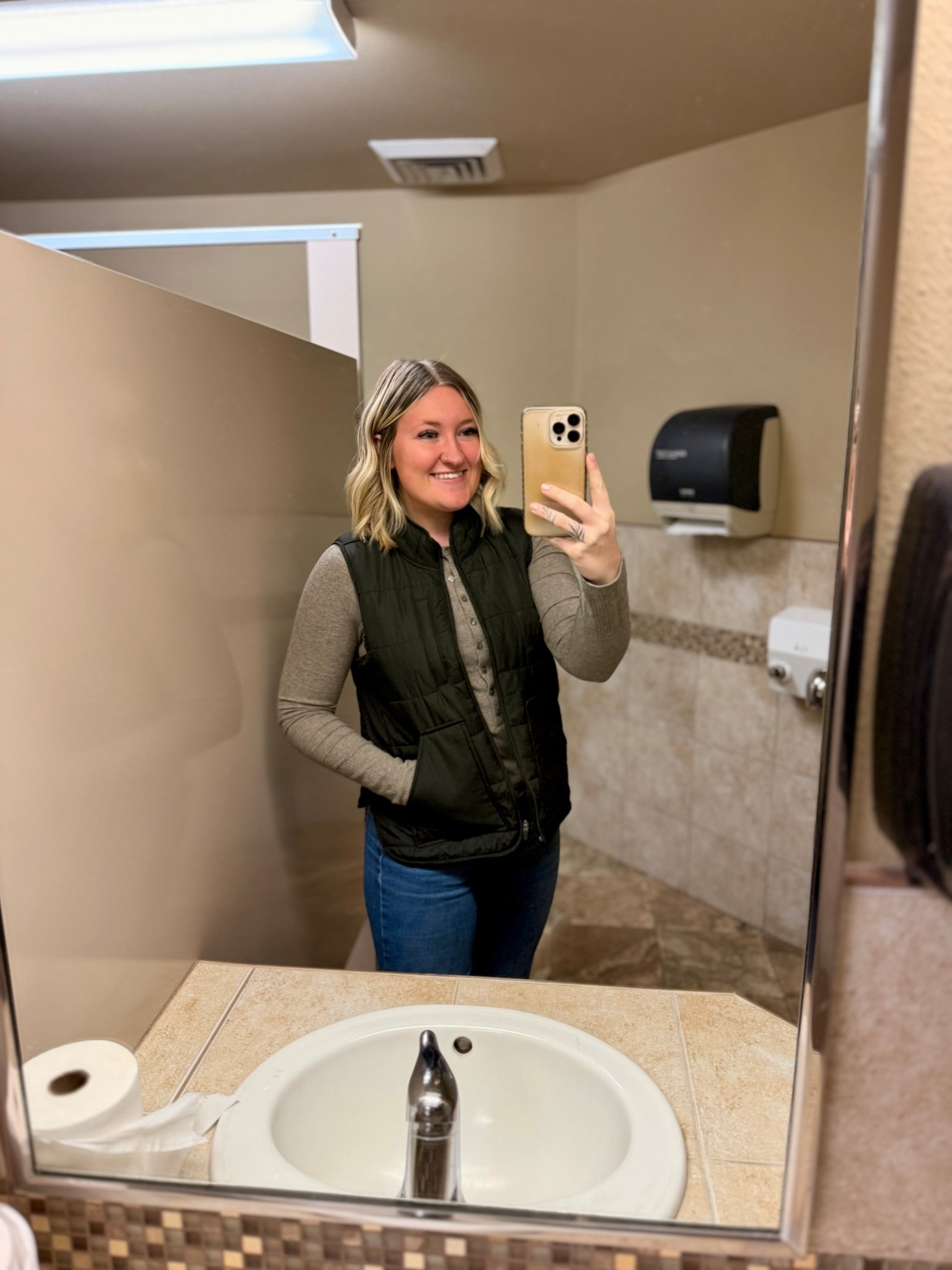 OOTD (tts)

Henley- Large American Eagle
Vest- Medium Maurices
Jeans- 27 Levi’s 
Shoes- 7 Dr. Martens

#LTKgrwm #LTKootd #LTKHoliday