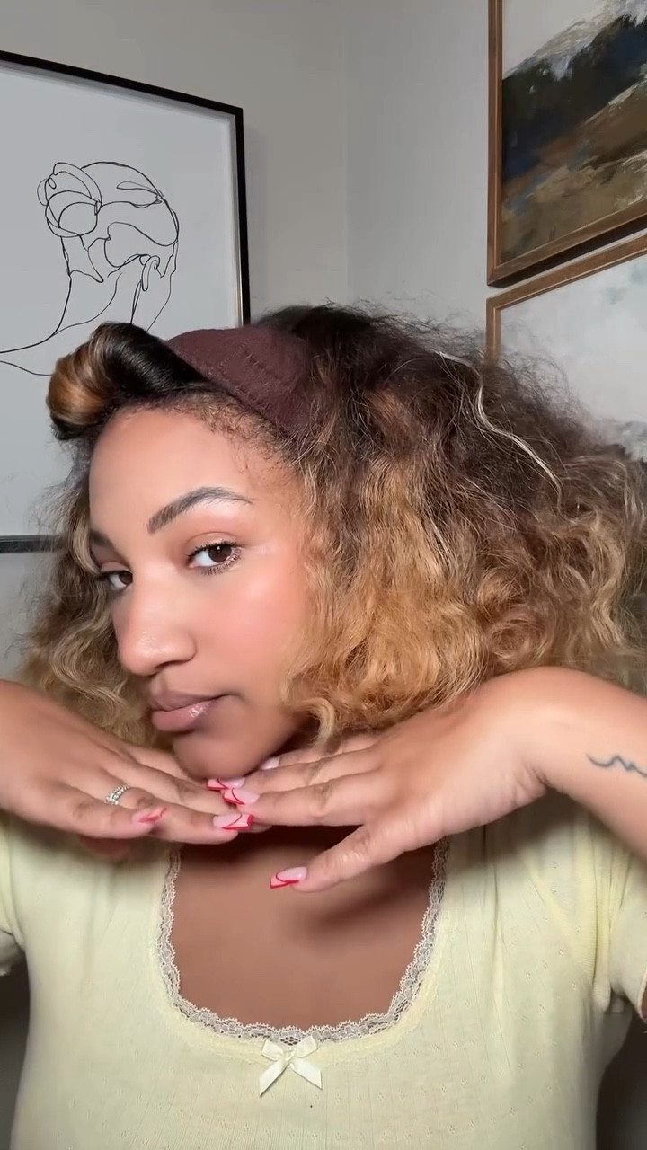 Yall gon’ try it!? 💕 

Comment “lippie” and I’ll send you the link 👄

@sheglam_official @_olibolla_ @tartecosmetics #makeup #beauty #ltk #grwm