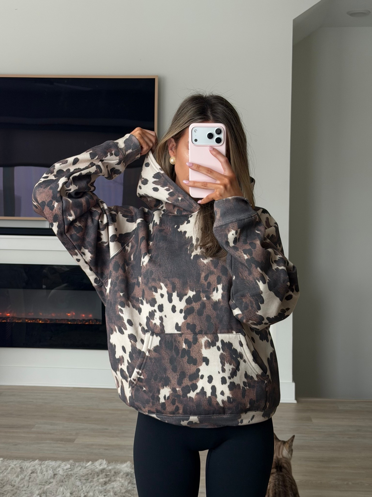 THIS HOODIE IS AMAZON!! It sold out & It’s a dupe for Abercrombie:) so linking the Abercrombie one here 🐄 


#LTKSeasonal