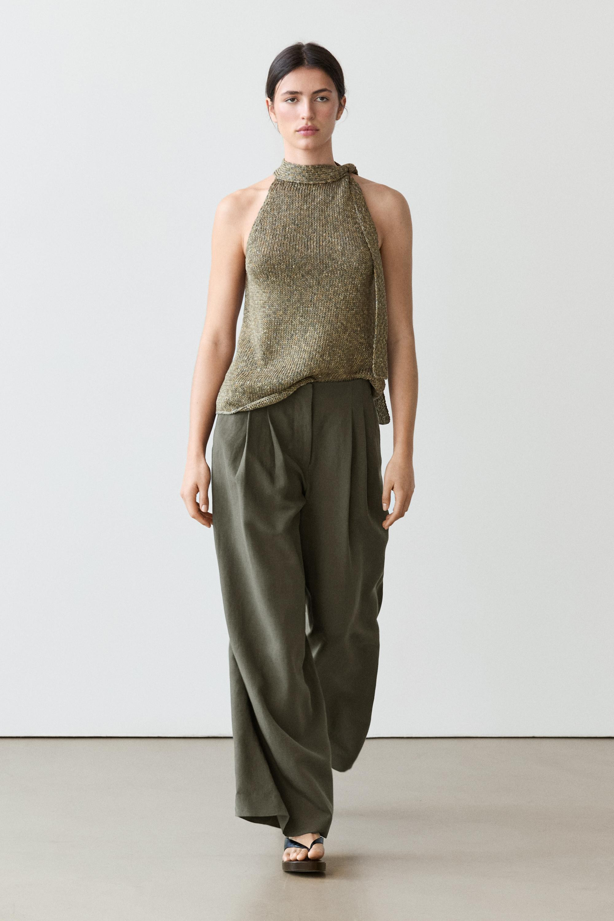 Trousers made of a linen blend fabric. Concealed zip and hook-and-eye fastening. Darted detail on... | Massimo Dutti US