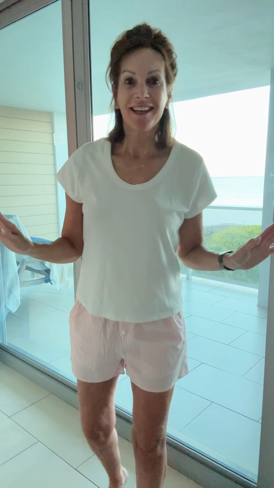 Scoop neck Tee - large 
Boxer shorts - medium 

Vacation 
Loungewear 
Casual 

#LTKmorningroutine #LTKMidsize