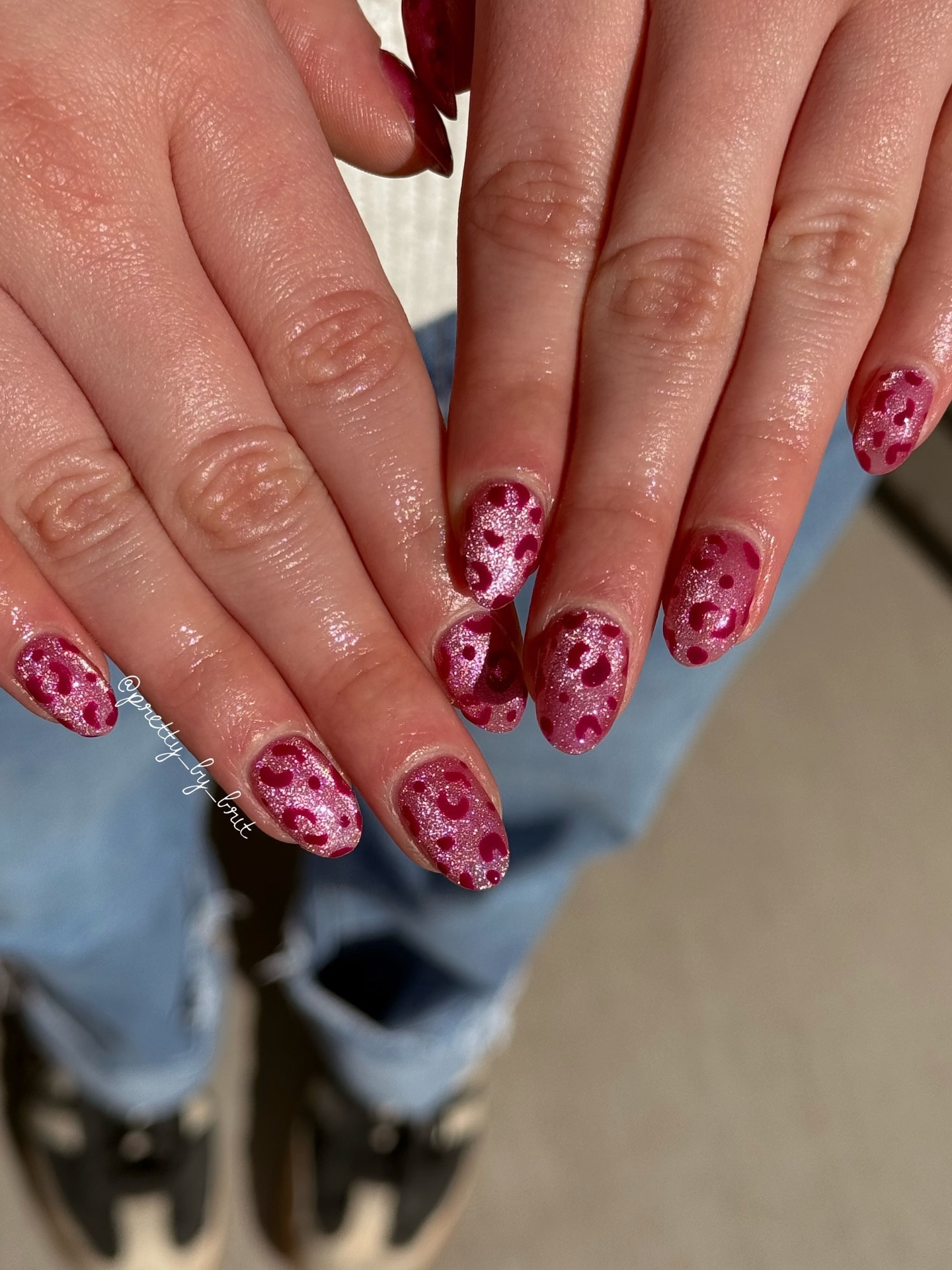 Haven’t stopped thinking about these

Cat eye from @adherenails hard candy collection 💗 linked in my amazon storefront !!