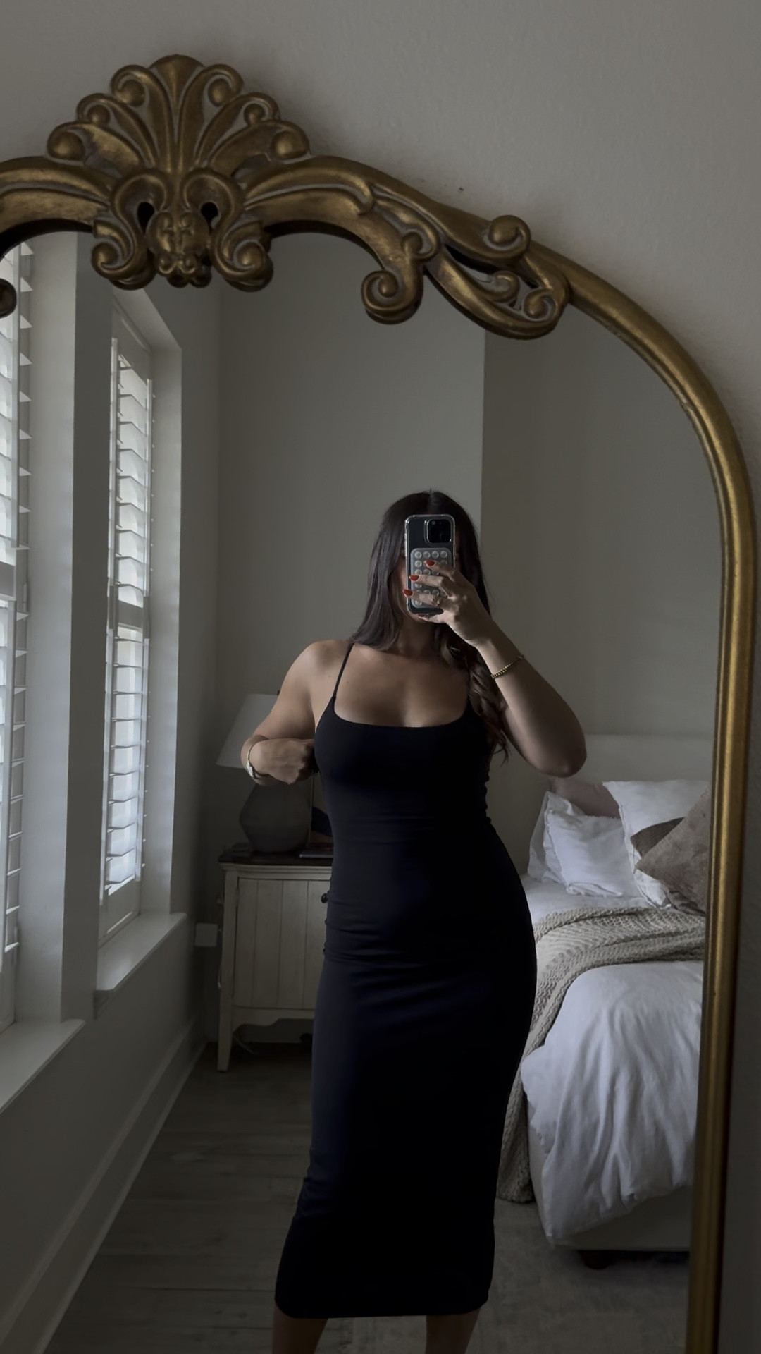 aritzia black bodycon dress 

#LTKMidsize #LTKFindsUnder100 #LTKVideo