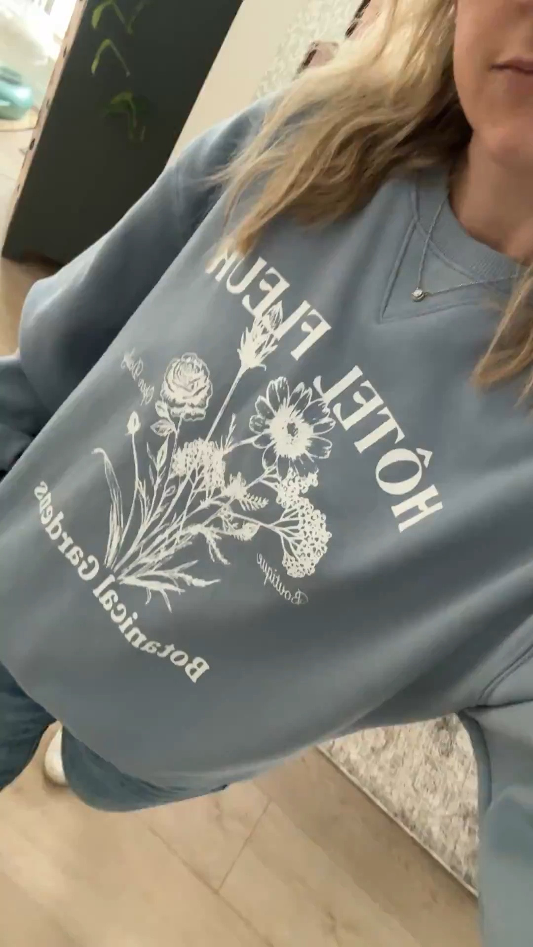 I found the cutest crewneck @target 🩵😍 obsessed!!

Casual Outfit | Target Style | Target Crewneck | Loft Jeans | White Sneakers

Come Stay Awhile, Amanda Vernaci